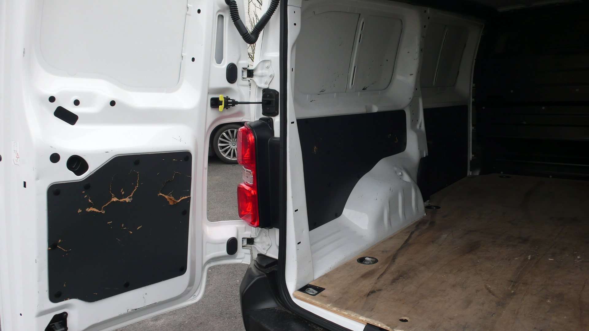 Opel Vivaro L3 D - 79.700km - 16200 euro + btw Garage Frank Mesure