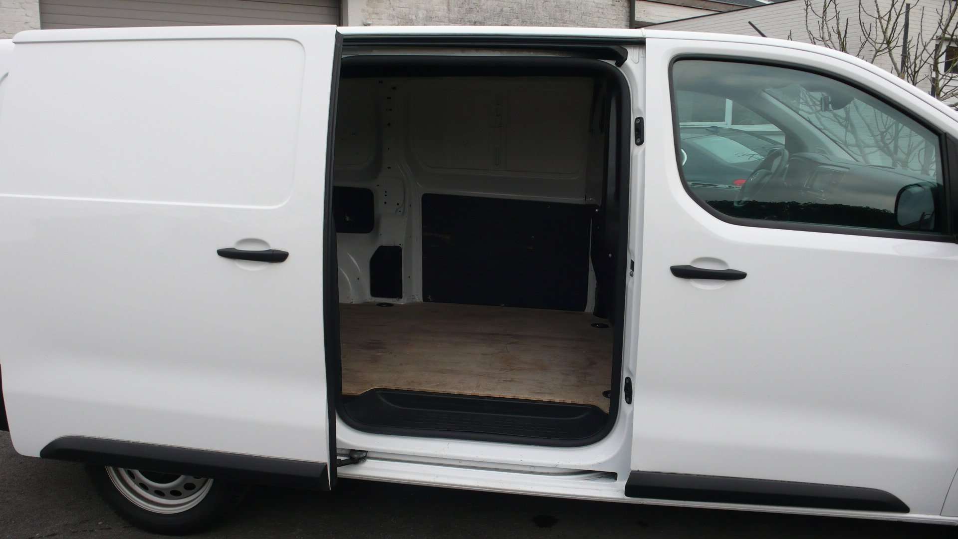 Opel Vivaro L3 D - 79.700km - 16200 euro + btw Garage Frank Mesure