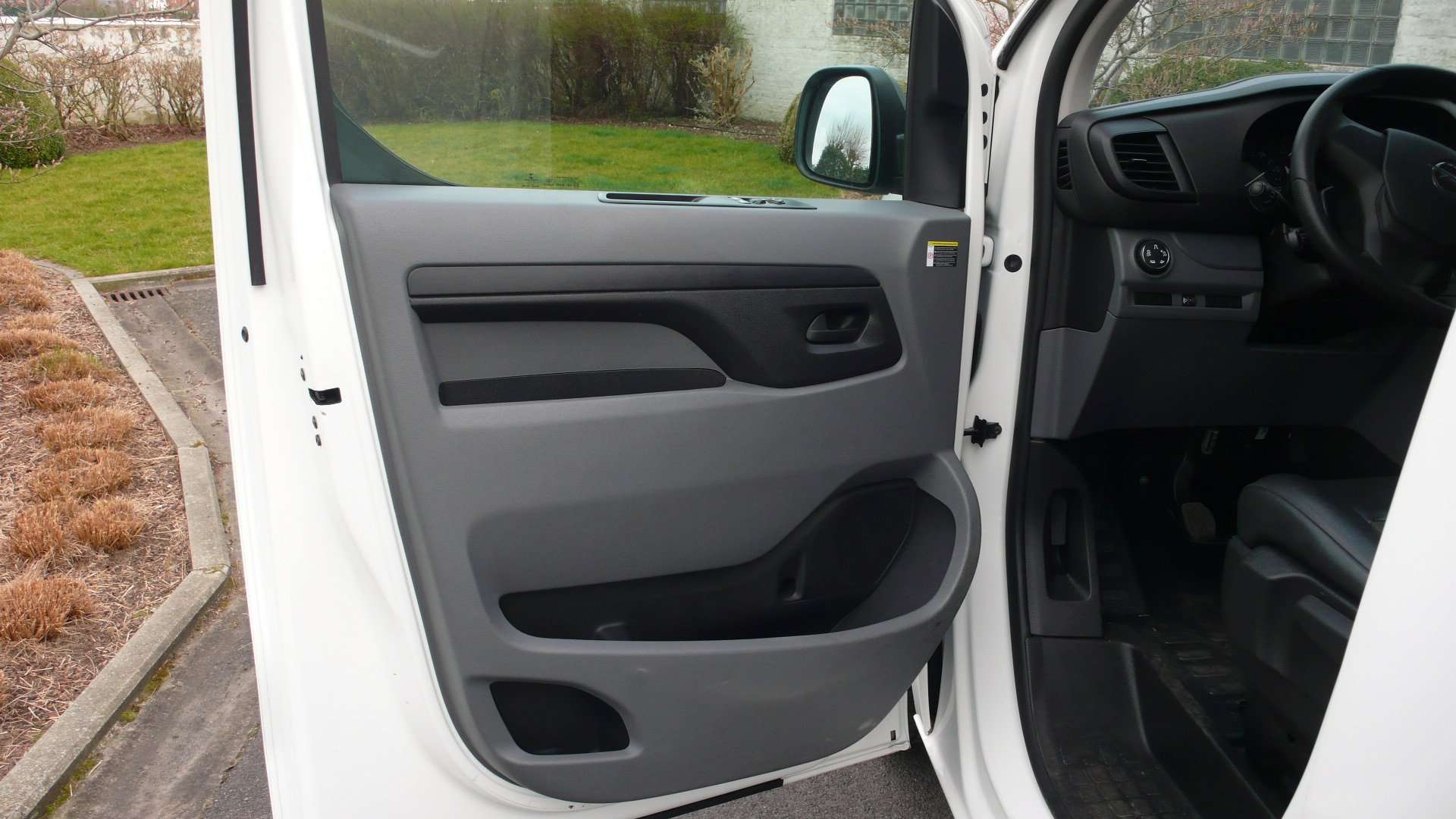 Opel Vivaro L3 D - 79.700km - 16200 euro + btw Garage Frank Mesure