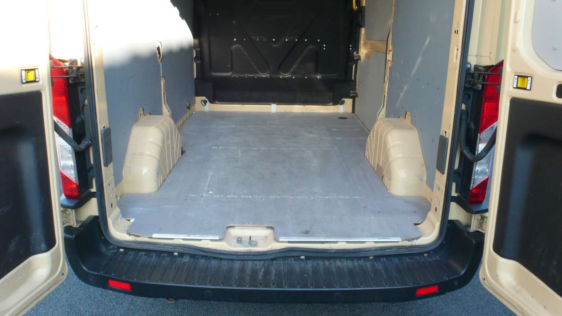 Ford Transit L2H2 - automaat - 130 pk - 14.400 euro+btw Garage Frank Mesure