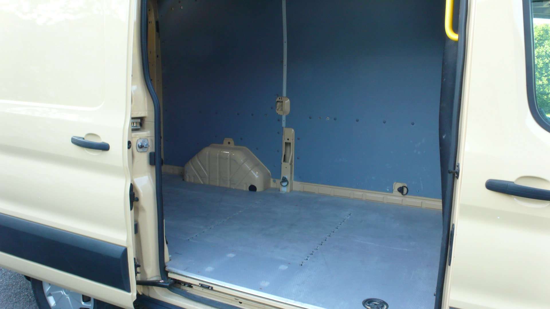 Ford Transit L2H2 - automaat - 130 pk - 14.400 euro+btw Garage Frank Mesure