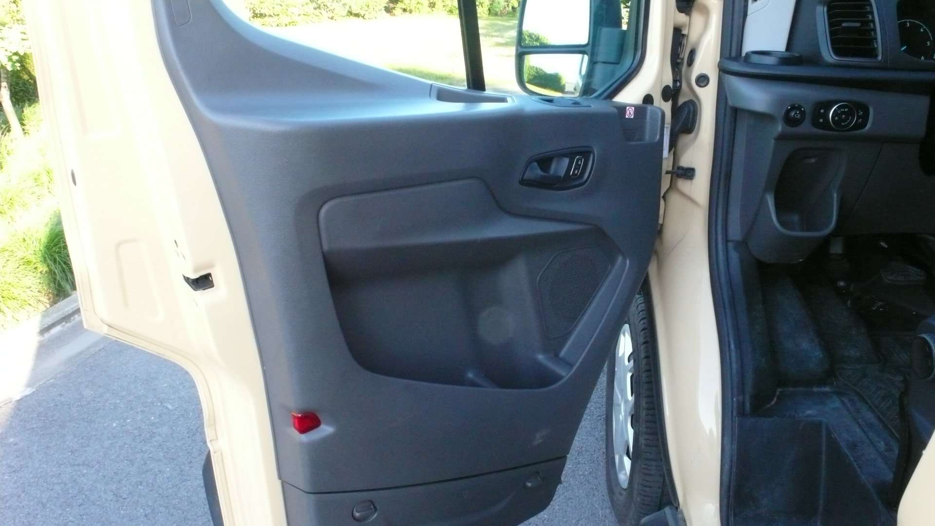Ford Transit L2H2 - automaat - 130 pk - 14.400 euro+btw Garage Frank Mesure