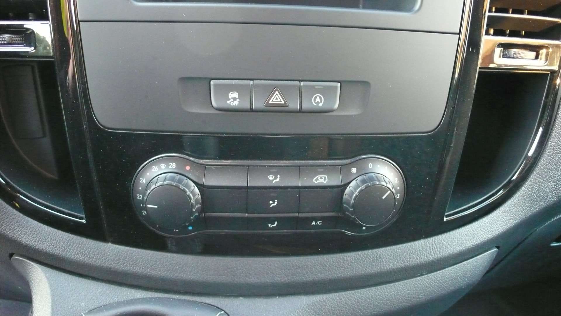 Mercedes-Benz Vito 114 CDI - LANG - 36.225 km - 22850 euro +btw Garage Frank Mesure