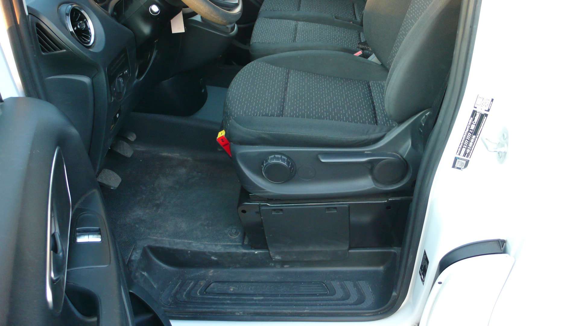 Mercedes-Benz Vito 114 CDI - LANG - 36.225 km - 22850 euro +btw Garage Frank Mesure