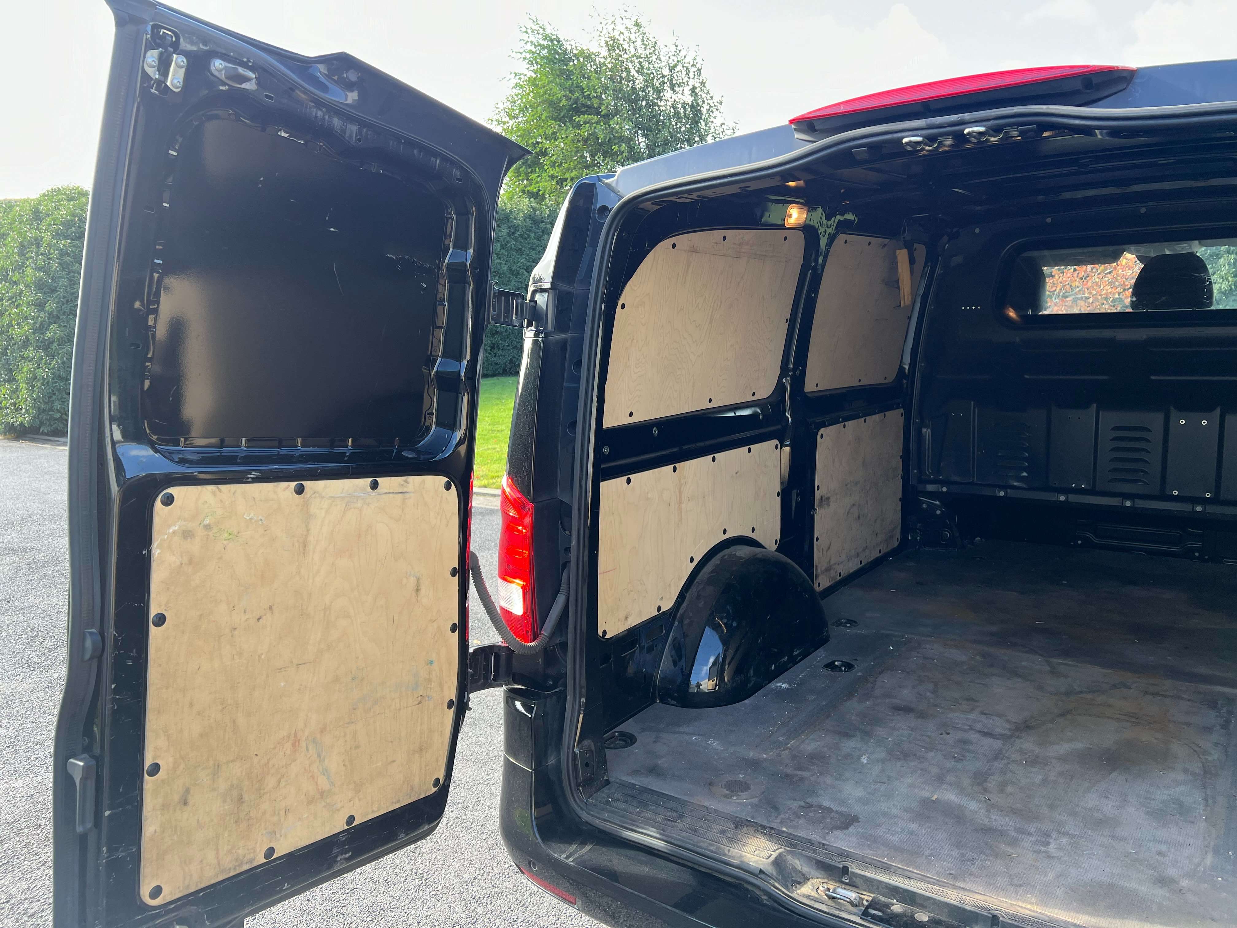 Mercedes-Benz Vito 116 CDI - lang - trekhaak - 16.800 euro + btw Garage Frank Mesure