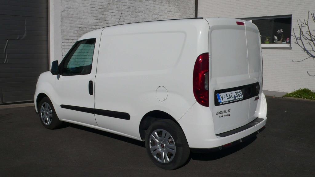 Fiat Doblo 3 zitplaatsen 105 pk 4900 km   9250 euro Garage Frank Mesure