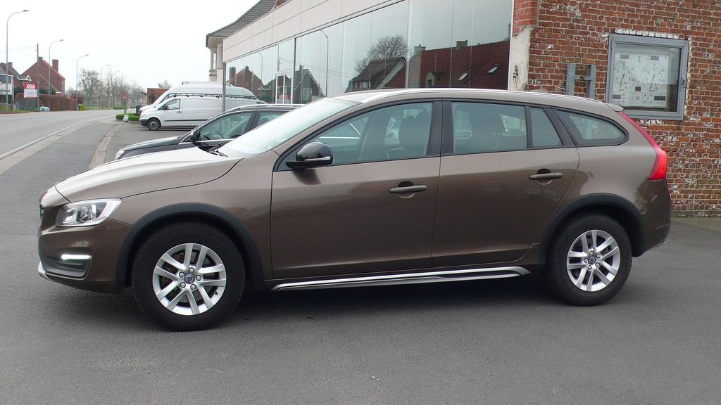 Volvo V60 Cross Country 2.0 D3 Momentum Garage Frank Mesure