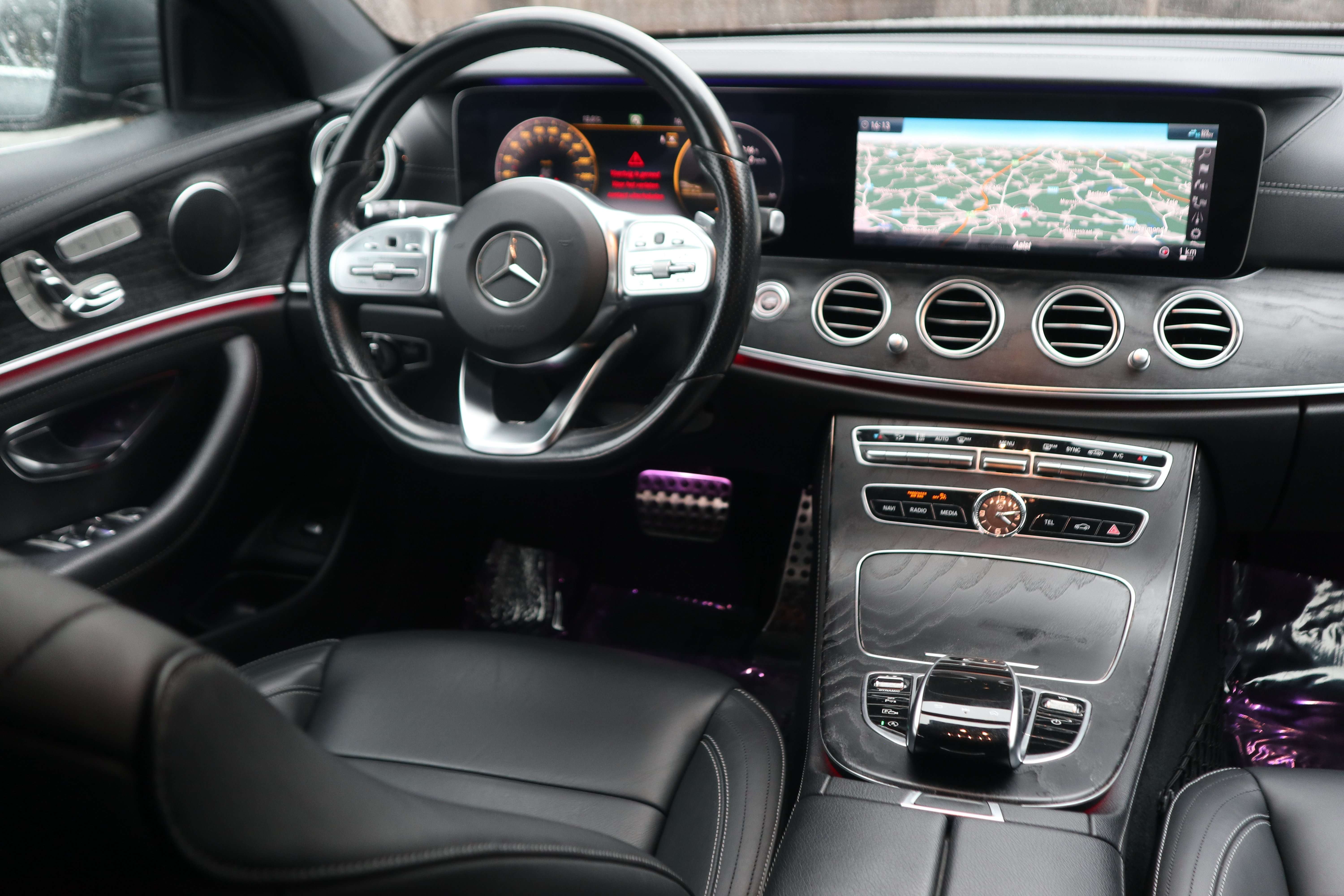 Mercedes-Benz E 200 AMG PAKKET/VOLLEDER/360°/MEMORY/GPS/CRUISE/TOP EuroCars -Aalst bv
