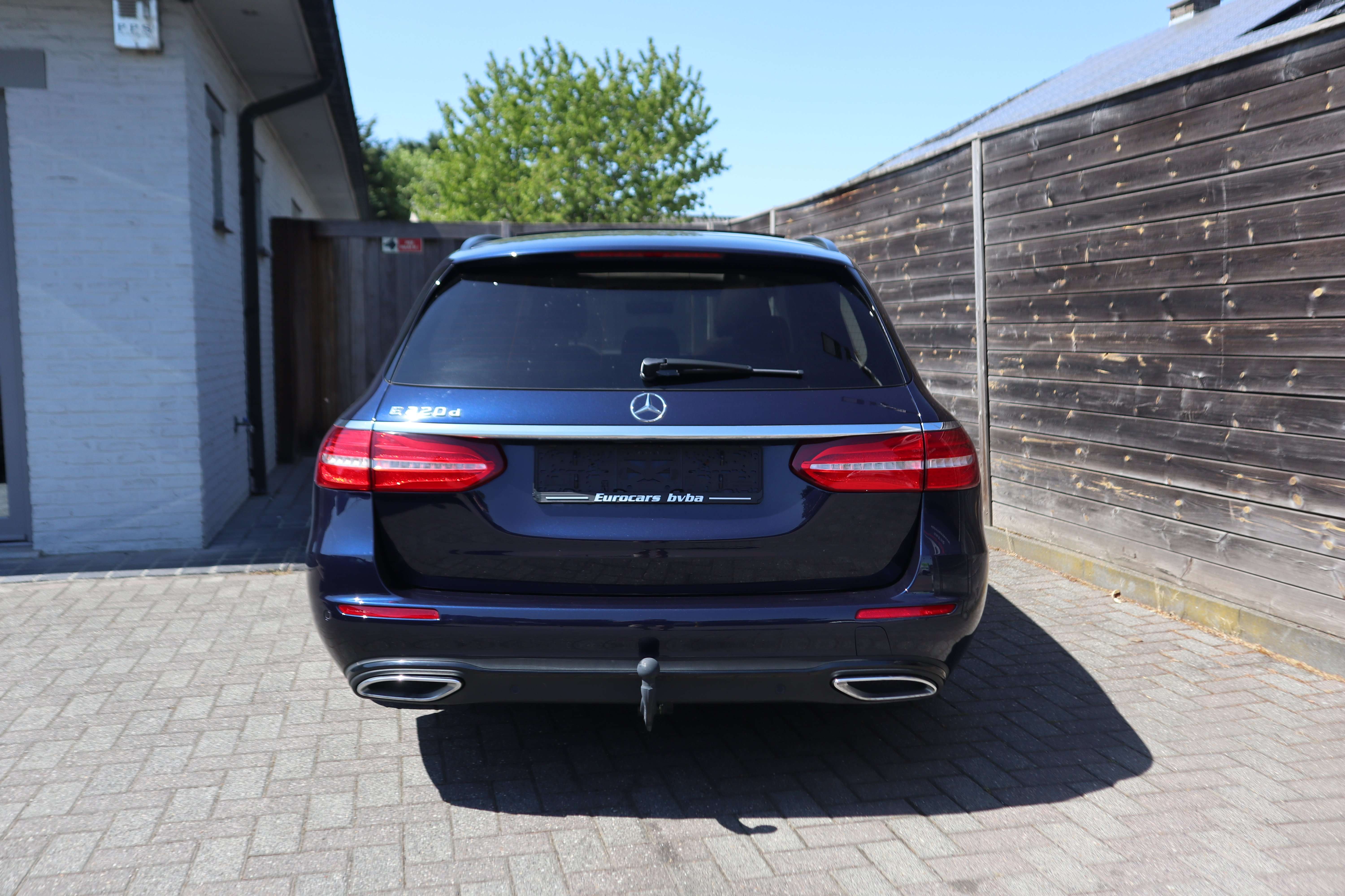 Mercedes-Benz E 220 d Aut.Night/head-up/360°/Pano/Leder/Trekhaak/ EuroCars -Aalst bv