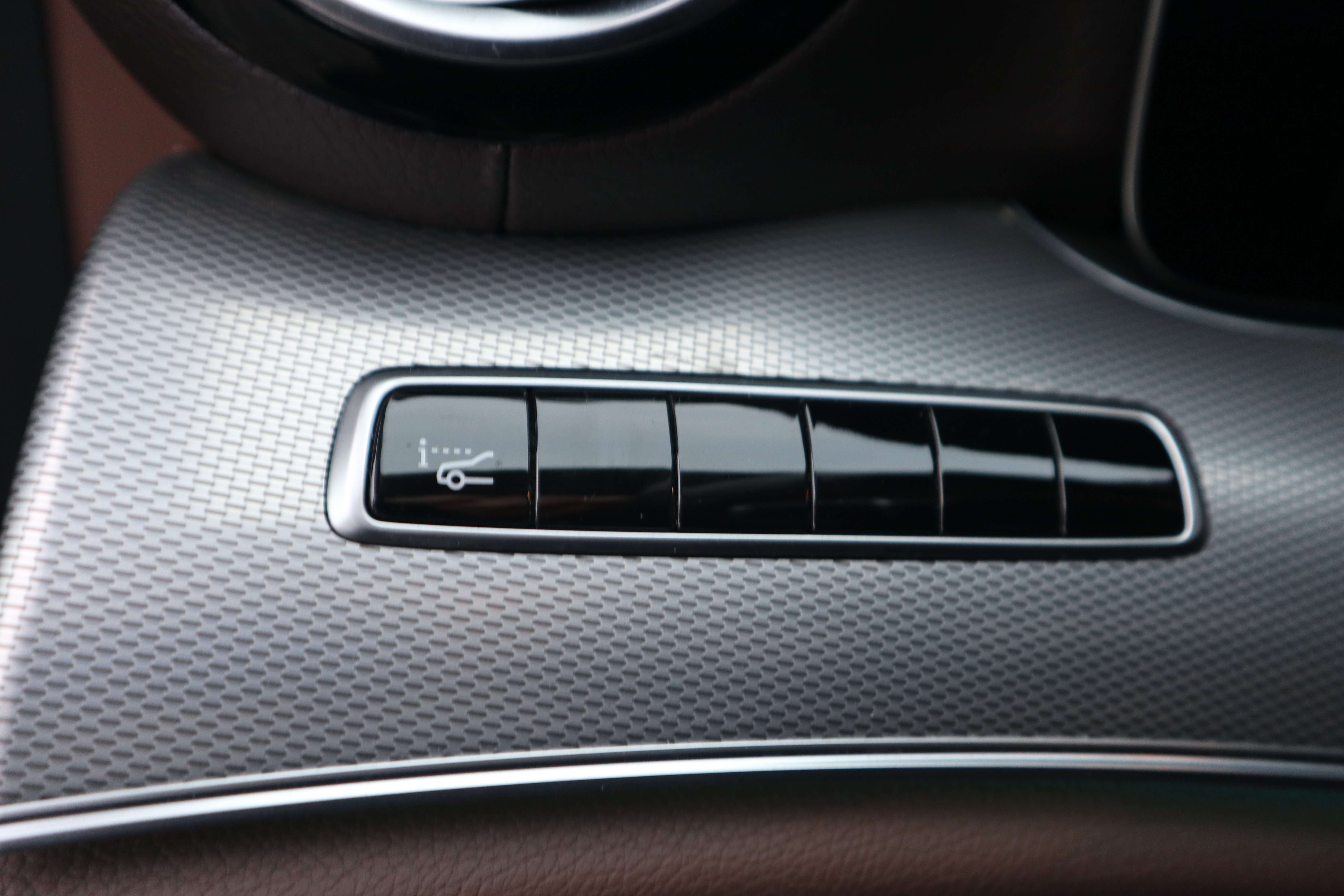 Mercedes-Benz E 220 d Aut.Night/head-up/360°/Pano/Leder/Trekhaak/ EuroCars -Aalst bv