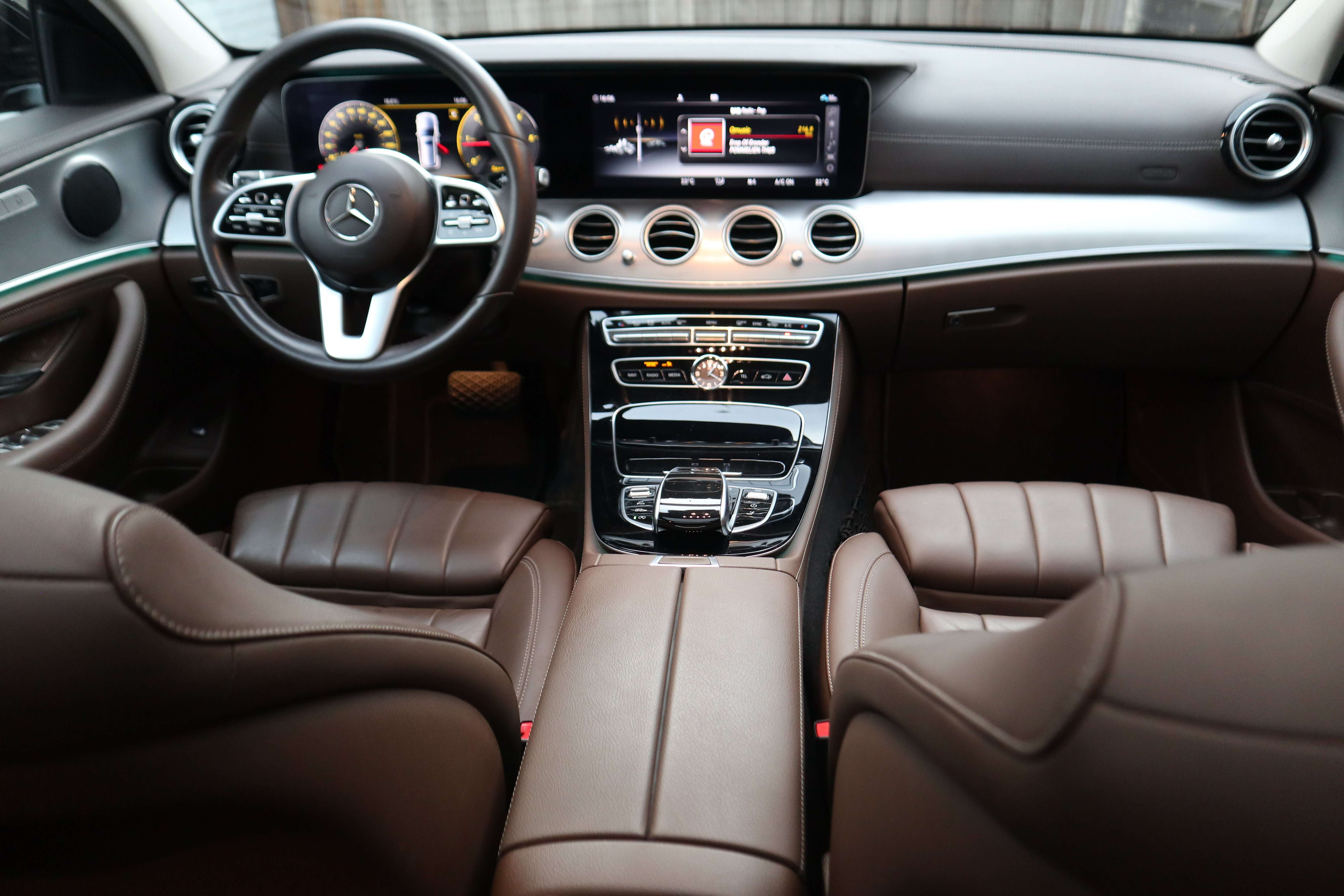 Mercedes-Benz E 220 d Aut.Night/head-up/360°/Pano/Leder/Trekhaak/ EuroCars -Aalst bv