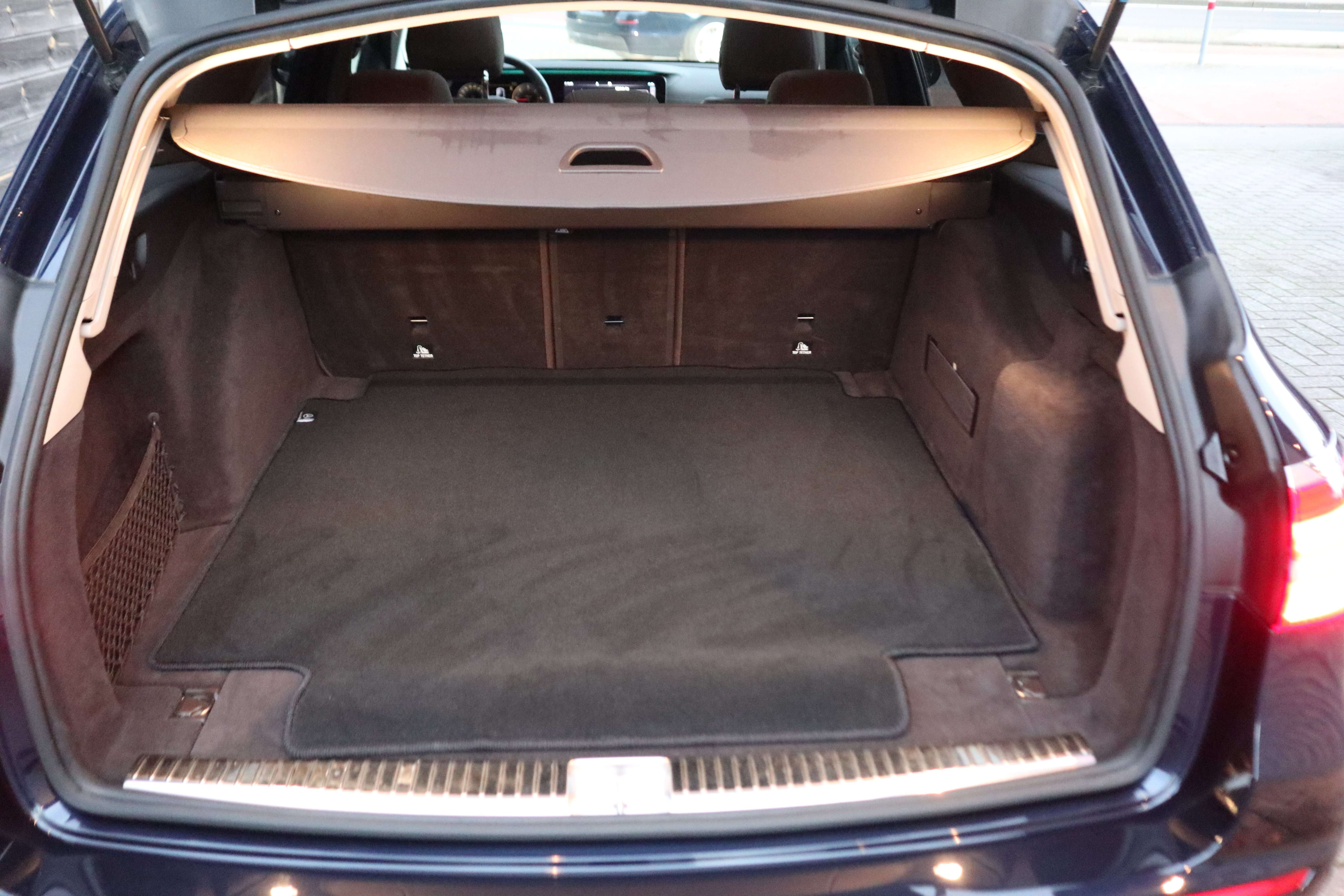 Mercedes-Benz E 220 d Aut.Night/head-up/360°/Pano/Leder/Trekhaak/ EuroCars -Aalst bv