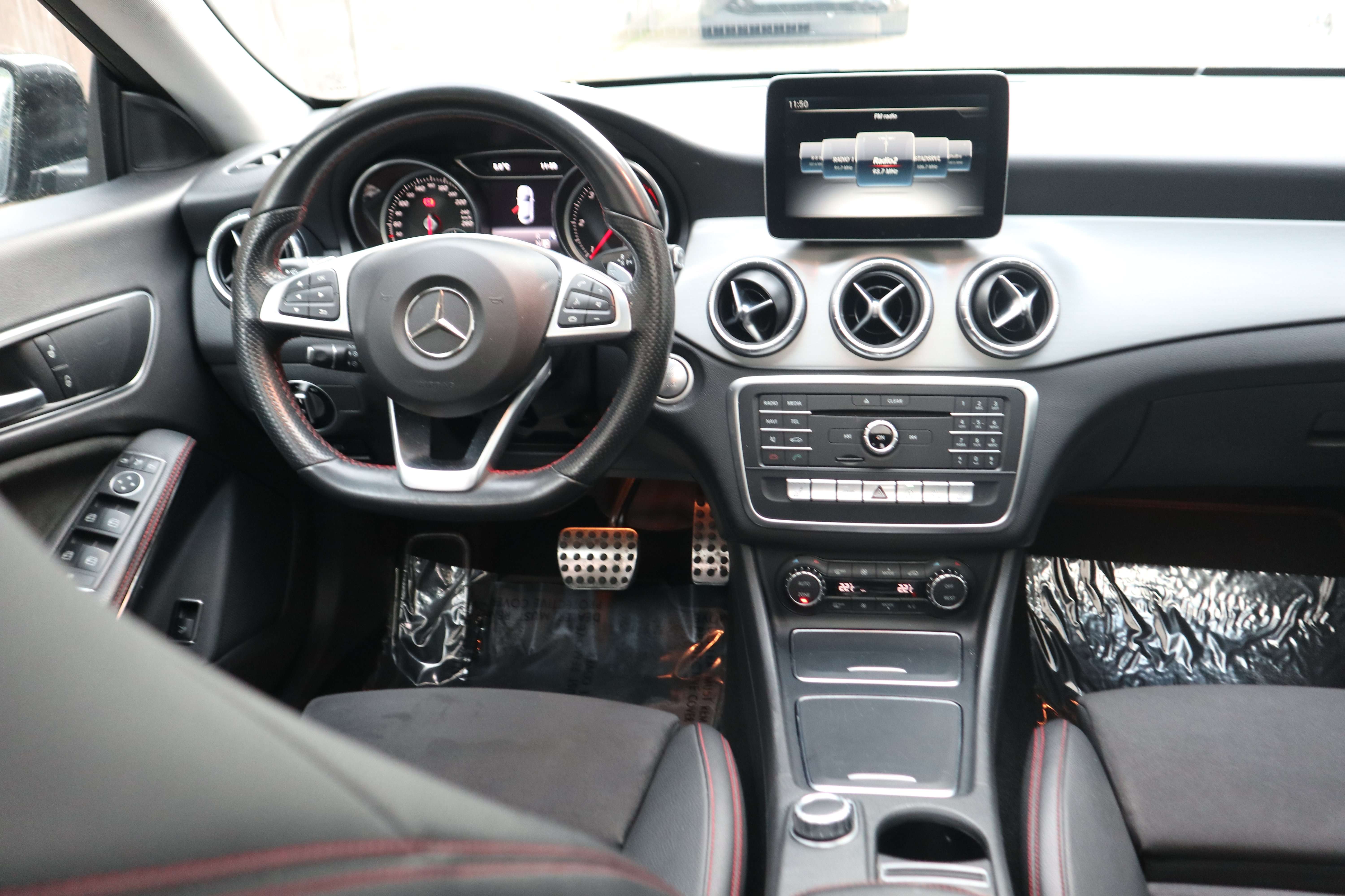Mercedes-Benz CLA 180 d Aut./1 st eig /AMG/Night/Camera/Panodak/Gps/ EuroCars -Aalst bv