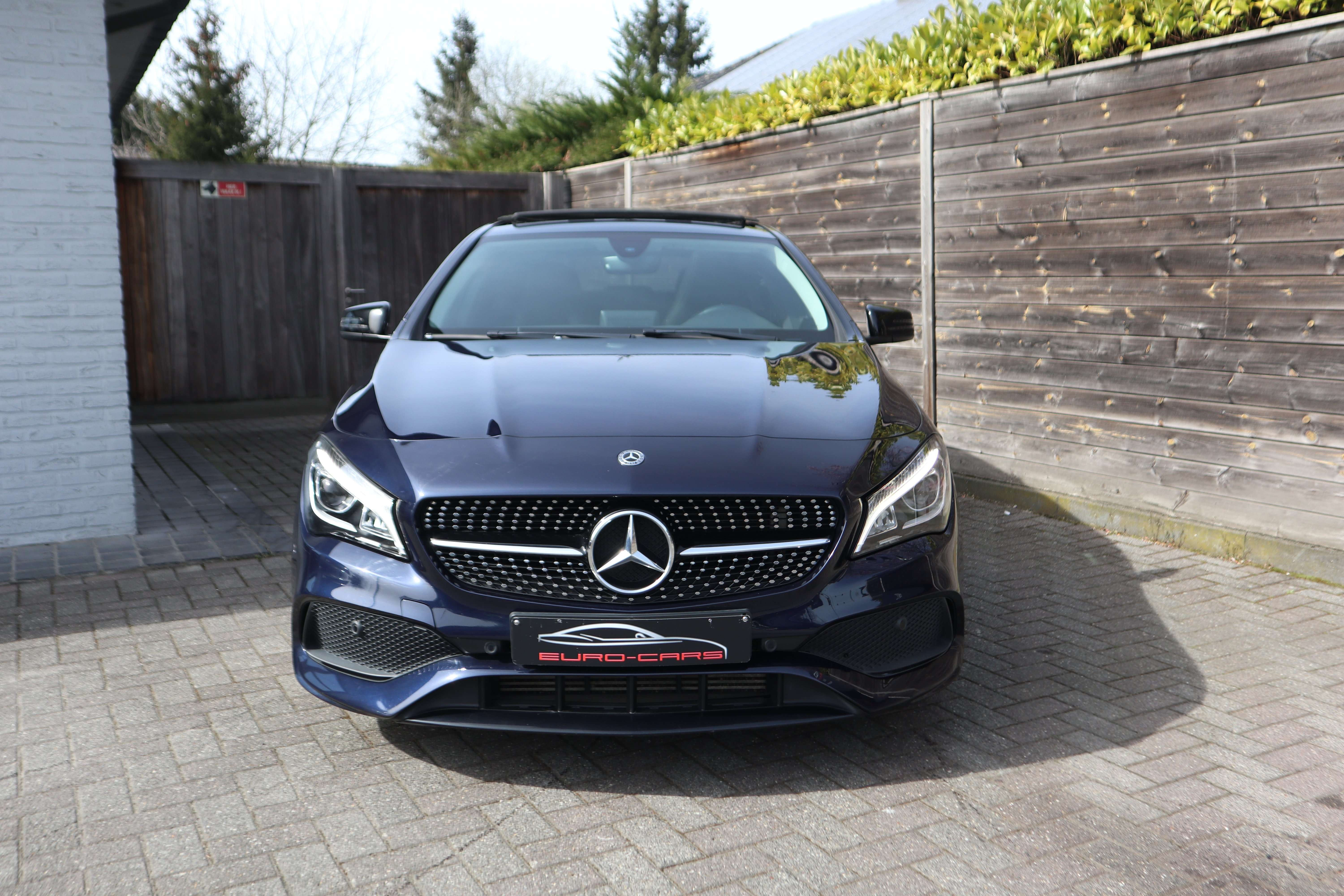 Mercedes-Benz CLA 180 d Aut./1 st eig /AMG/Night/Camera/Panodak/Gps/ EuroCars -Aalst bv