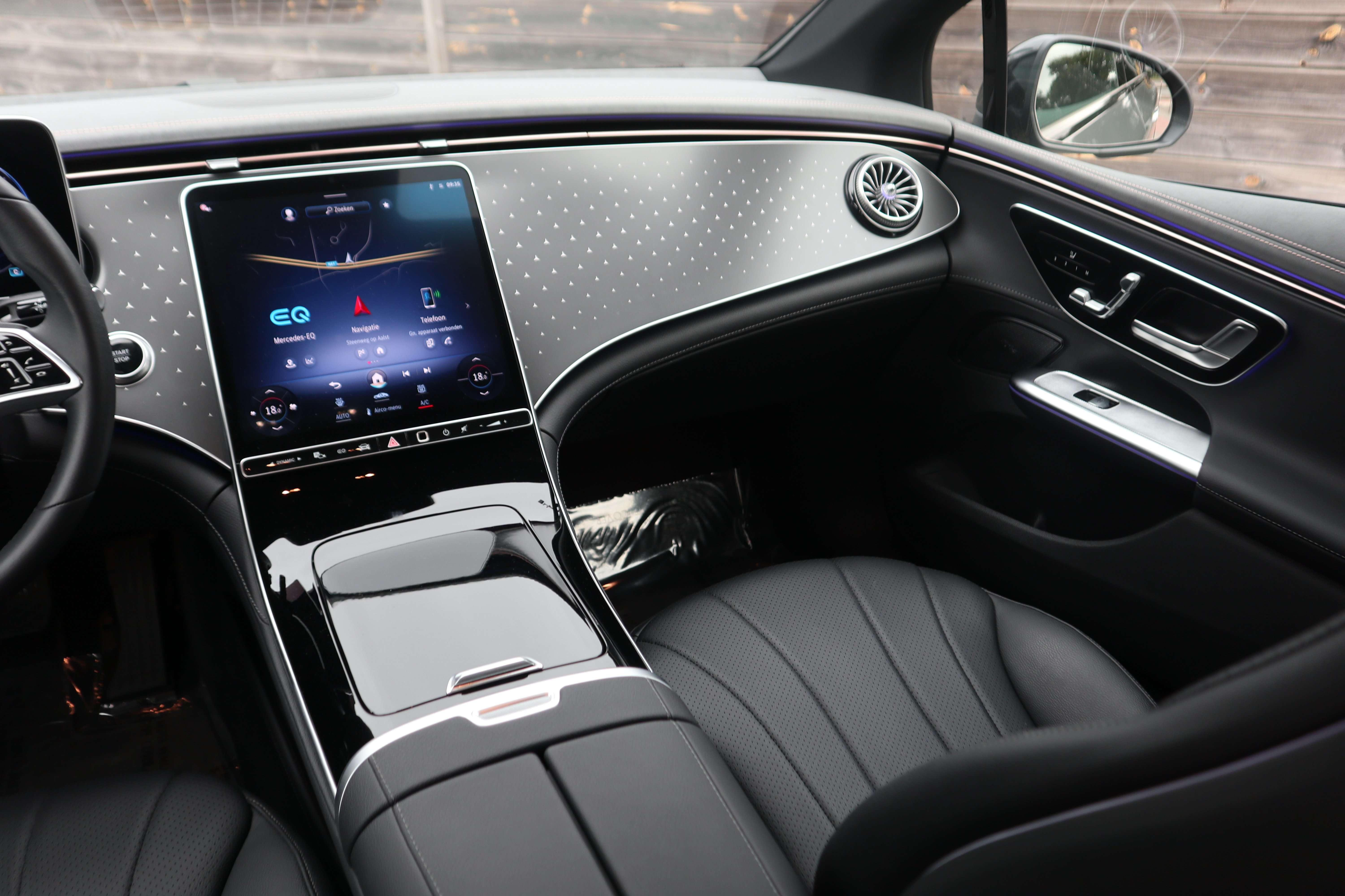 Mercedes-Benz EQE 300 AMG Line /1 eig/leder/camera/distr/night/memory/ EuroCars -Aalst bv