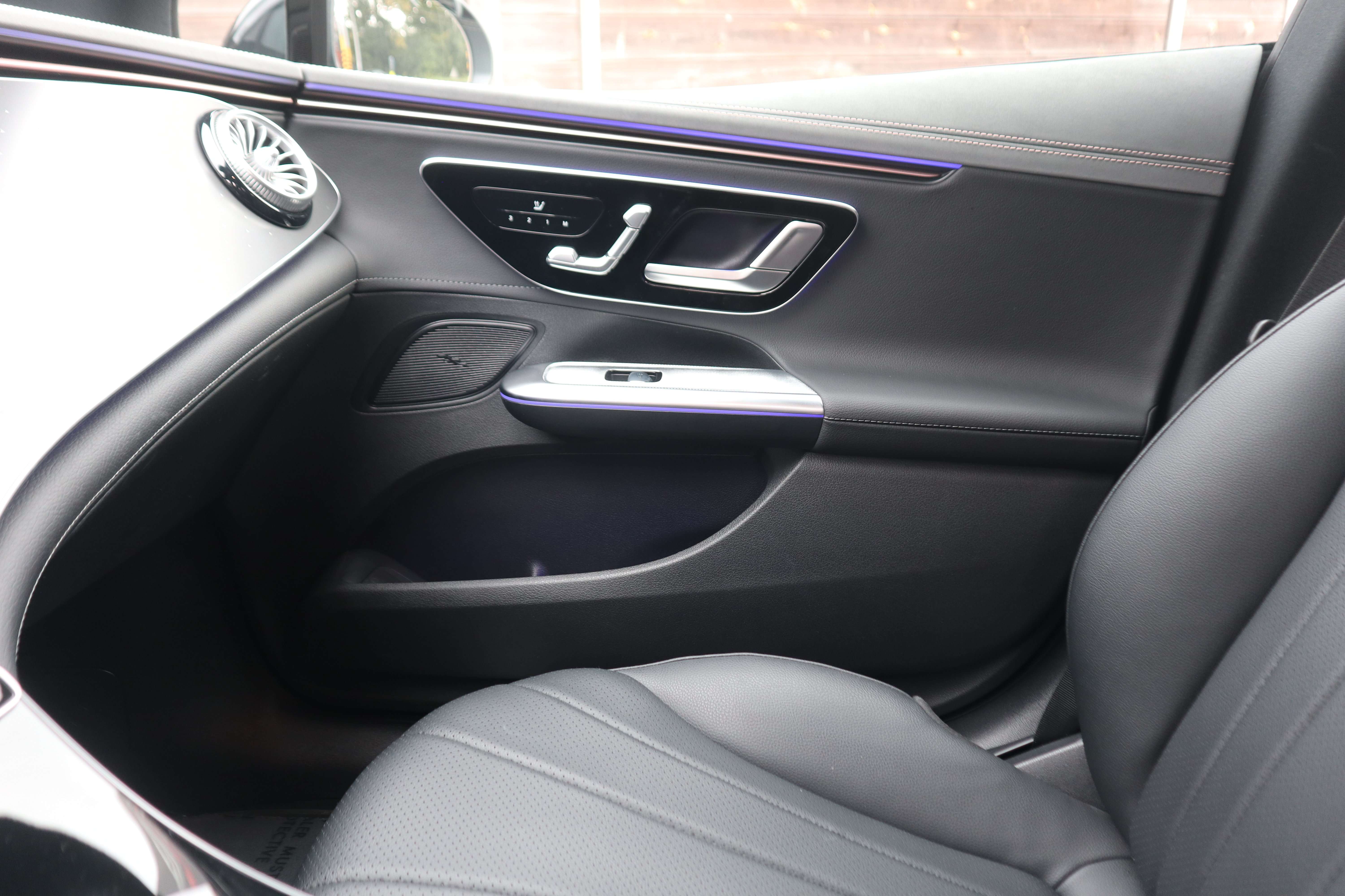 Mercedes-Benz EQE 300 AMG Line /1 eig/leder/camera/distr/night/memory/ EuroCars -Aalst bv