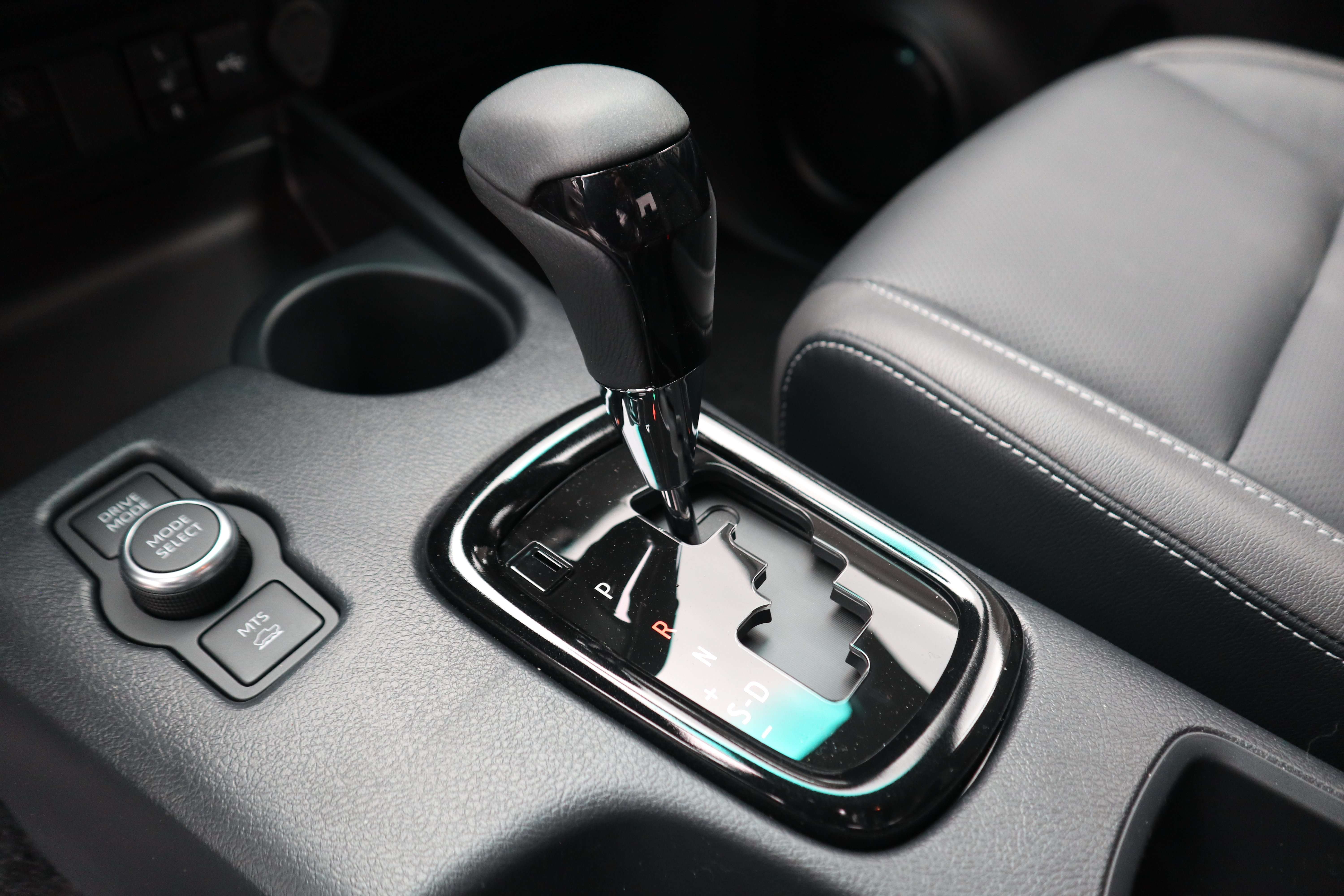 Toyota Hilux 2.8 D DoubleCab Invincible/GPS/360°/Leder/New ! EuroCars -Aalst bv