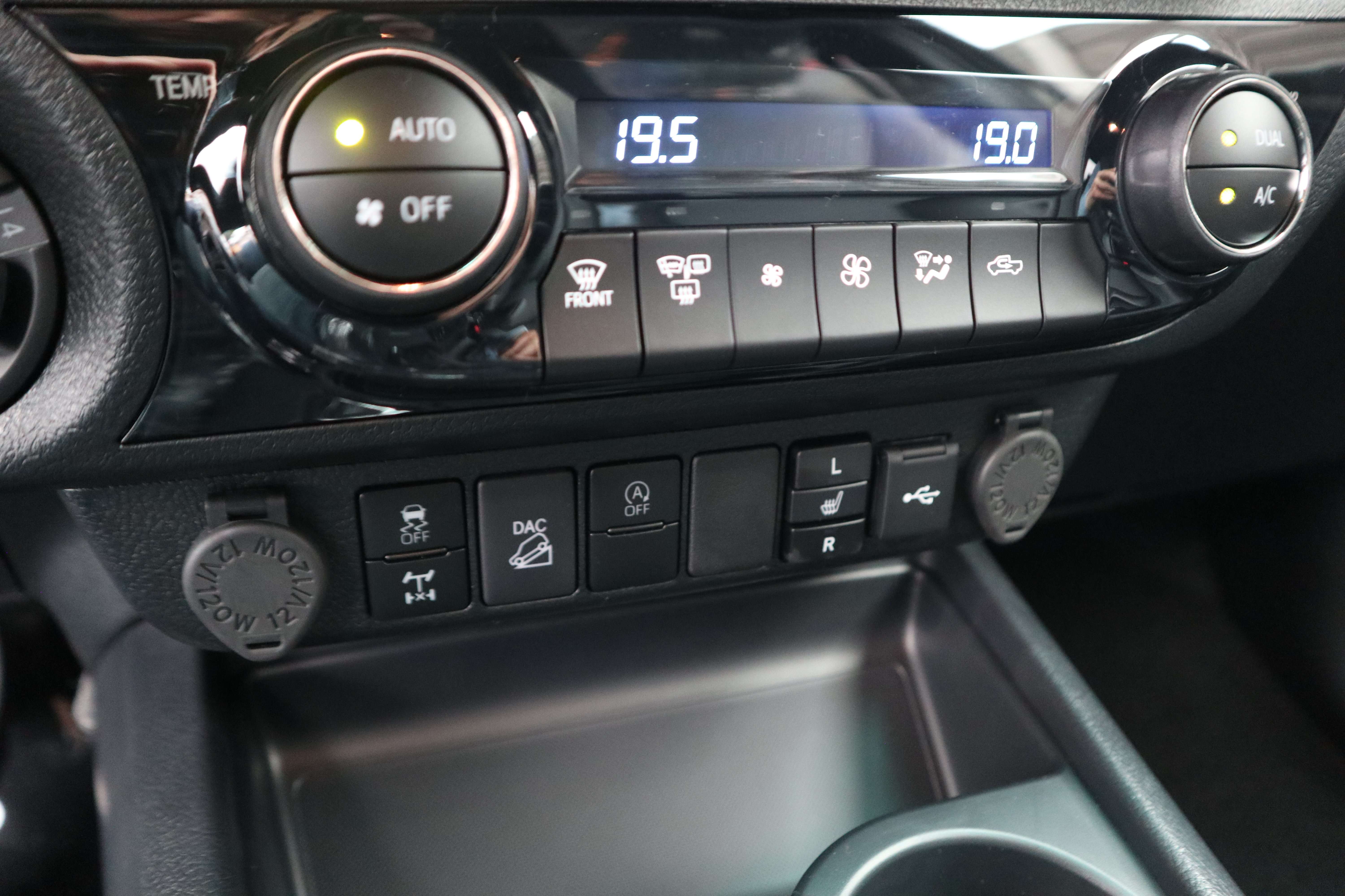 Toyota Hilux 2.8 D DoubleCab Invincible/GPS/360°/Leder/New ! EuroCars -Aalst bv