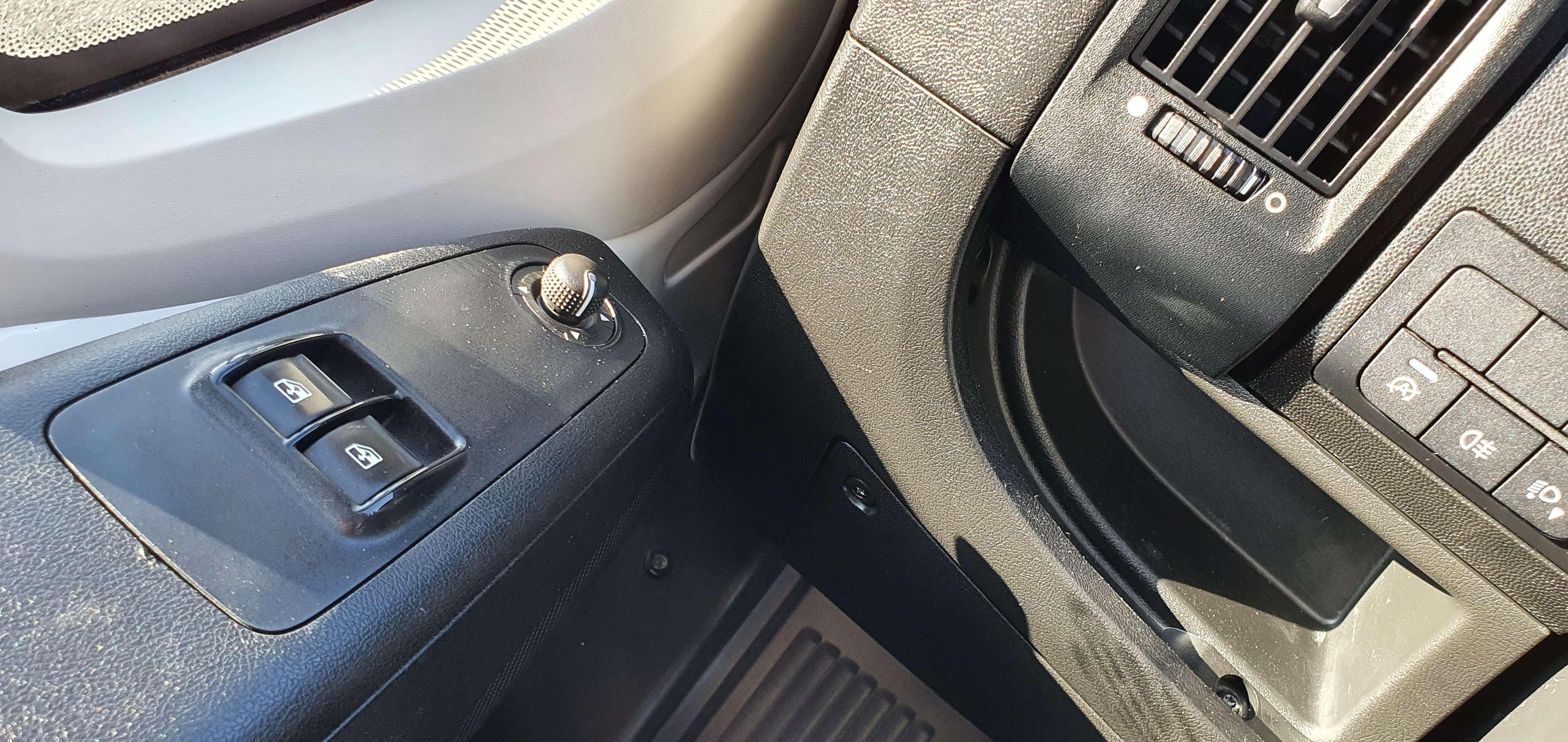 P-Benz - Peugeot Onbekend Boxer 2.0 meubelbak laadbrug airco navigatie euro6