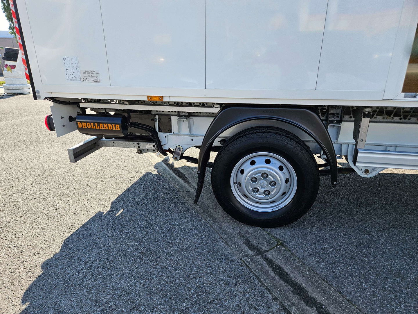 P-Benz - Peugeot BOXER 2.0 meubelbak extra lange laadbrug airco nav