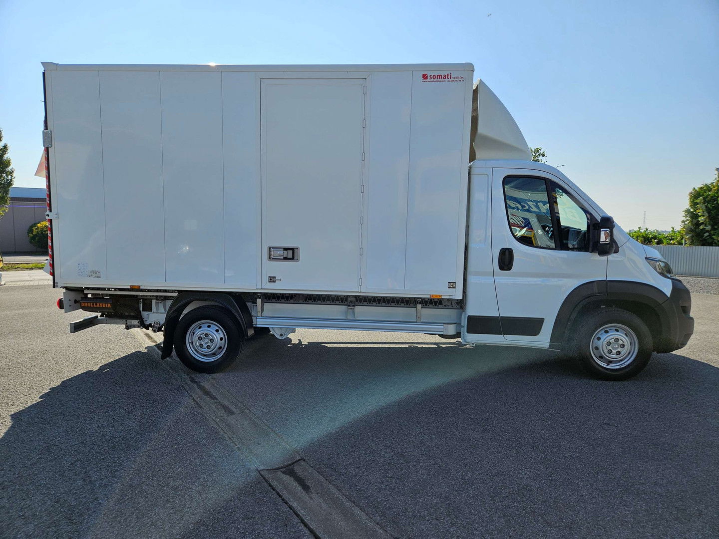 P-Benz - Peugeot BOXER 2.0 meubelbak extra lange laadbrug airco nav