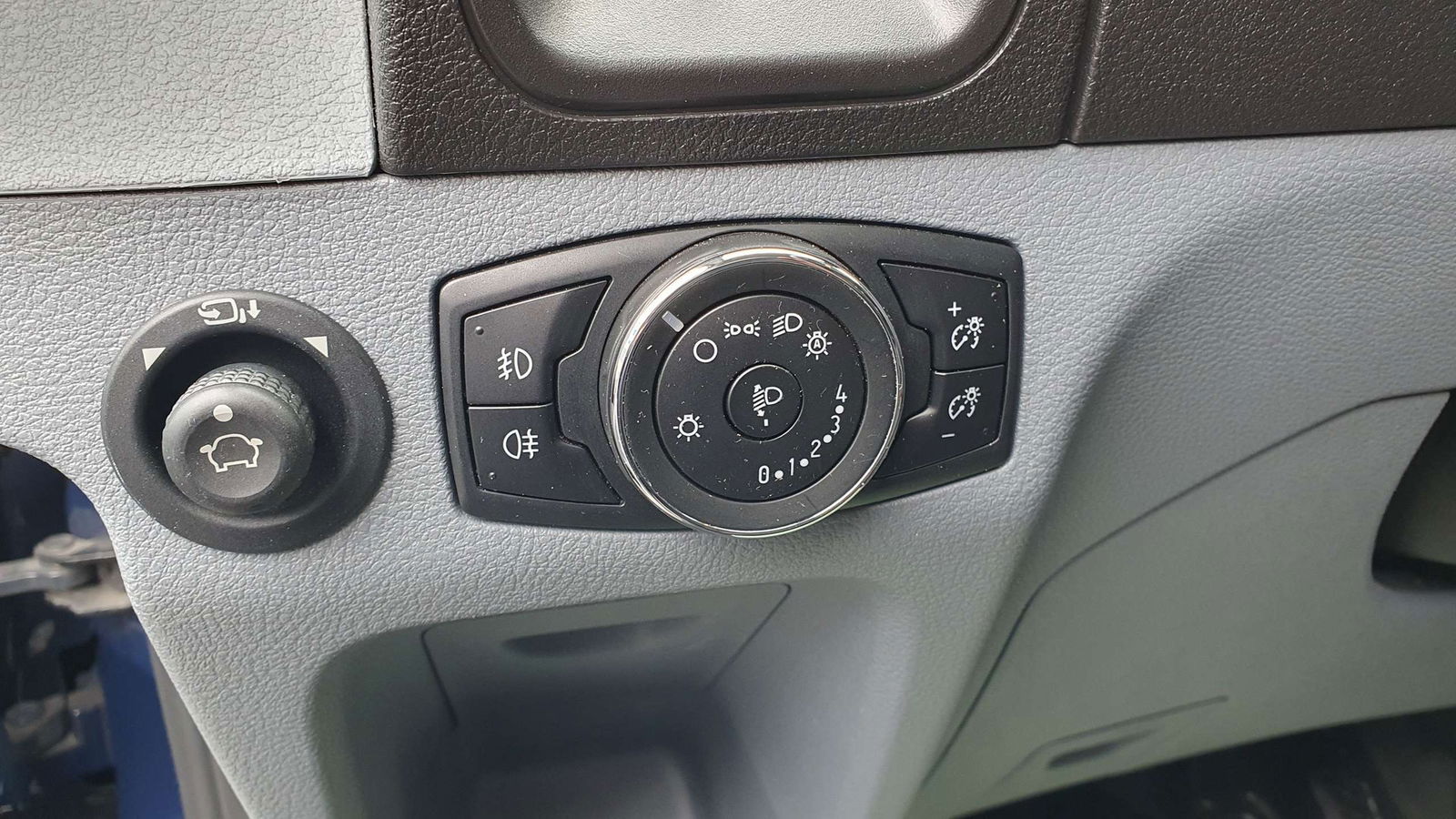 P-Benz - Ford TRANSIT 2.0 L2H2 airco trekhaak pdc cruise control