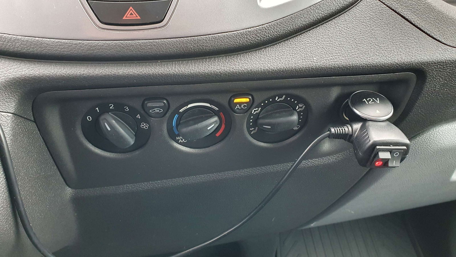 P-Benz - Ford TRANSIT 2.0 L2H2 airco trekhaak pdc cruise control