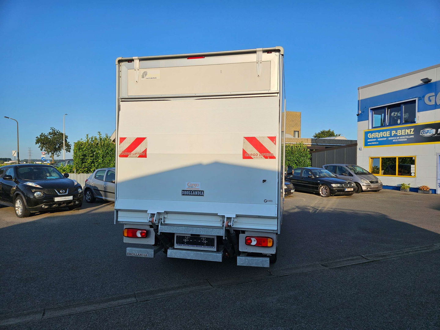 P-Benz - Peugeot BOXER 2.0 meubelbak laadbrug airco weinig km !!!