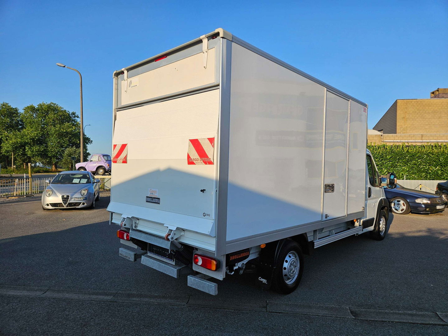 P-Benz - Peugeot BOXER 2.0 meubelbak laadbrug airco weinig km !!!