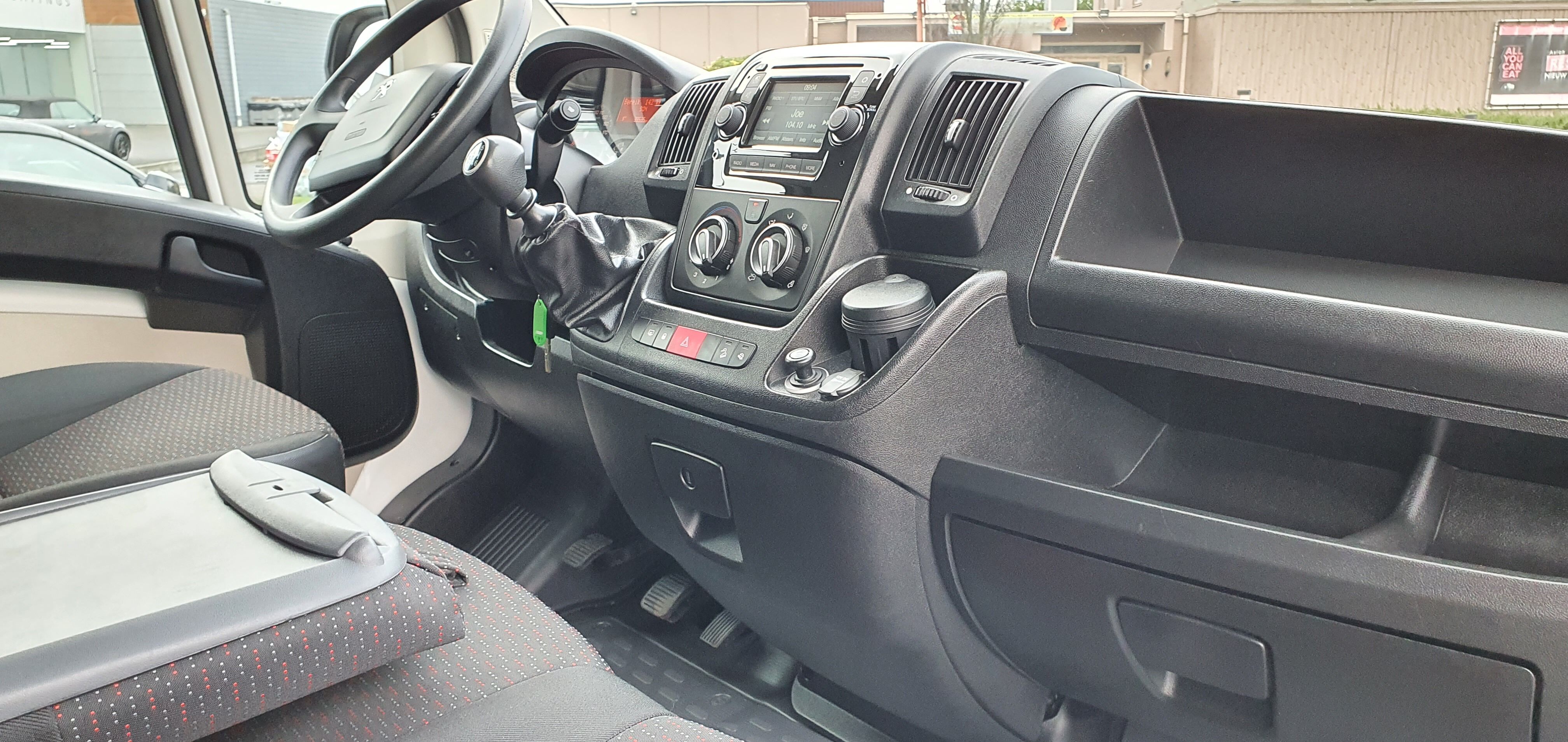 P-Benz - Peugeot BOXER meubelbak laadklep airco navigatie