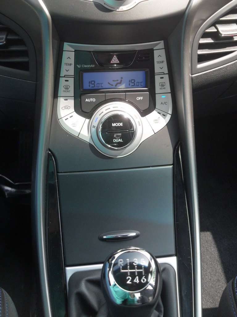 P-Benz - Hyundai i40 1.6 Elantra airco pdc regensensor benzine garantie