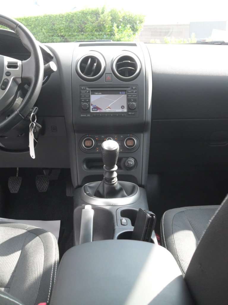 P-Benz - Nissan Qashqai 1.5 dCi 2WD Tekna airco navigatie cruise control