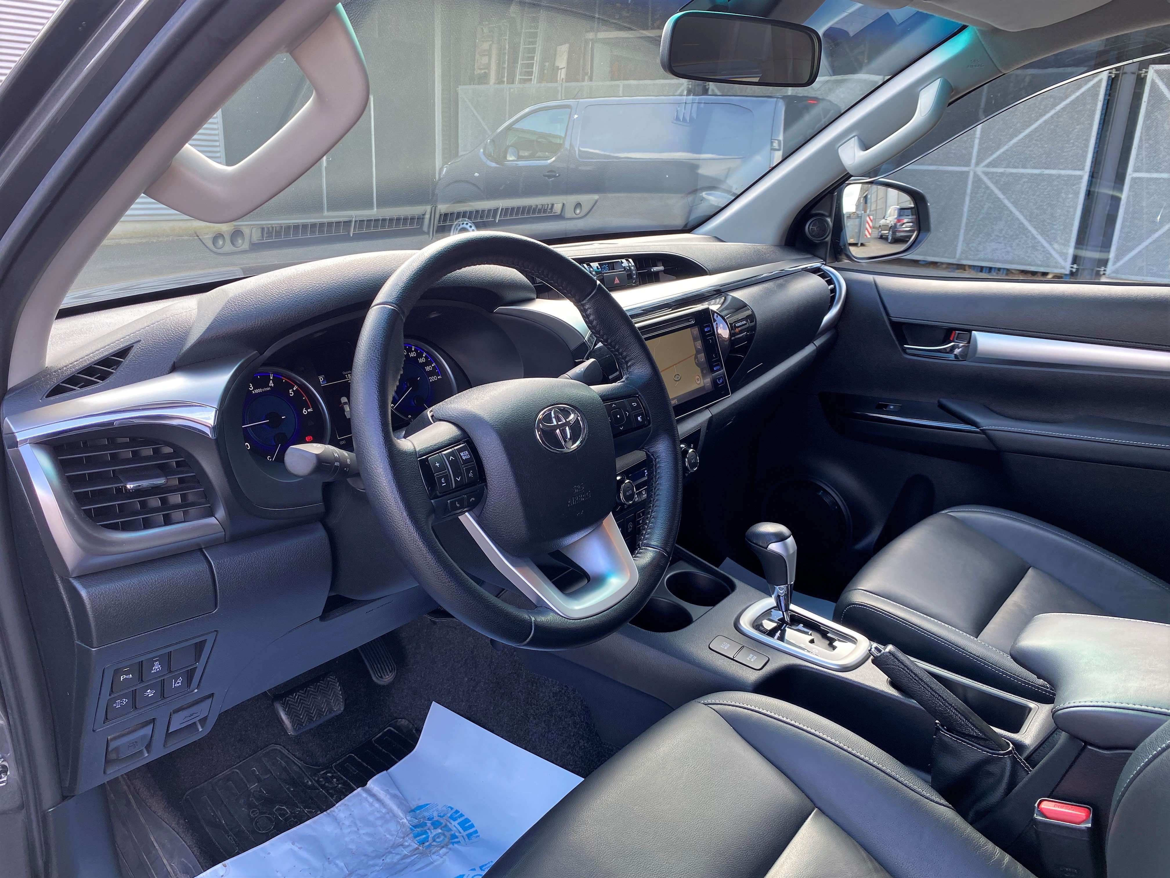 Toyota Hilux 2.4D-4D Automaat 4WD *Full option!! €33.050+btw Garage Planckaert