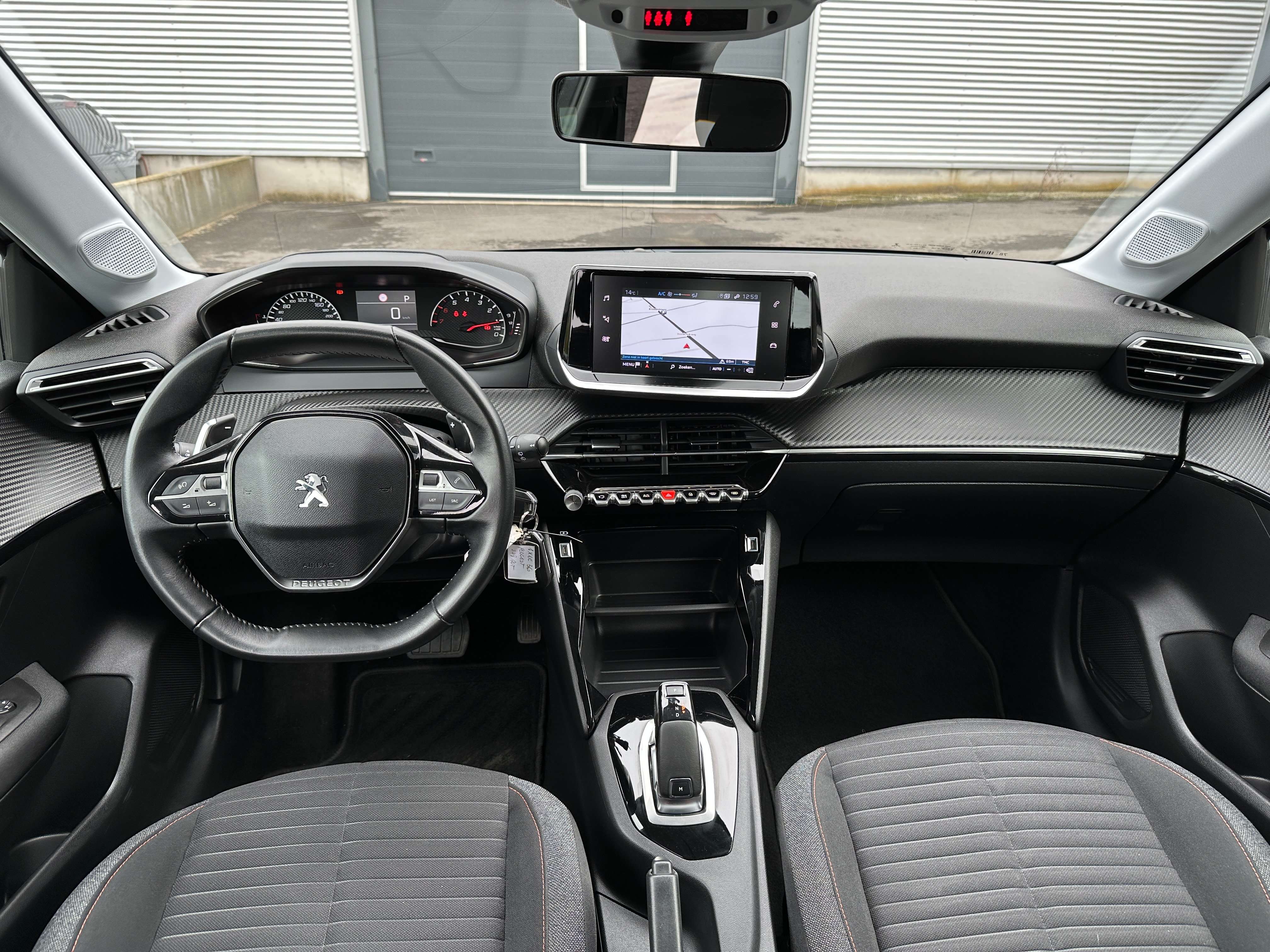 Peugeot 208 1.2i Benzine / Automaat  *Navi/EU6.3/Smart link* Garage Planckaert
