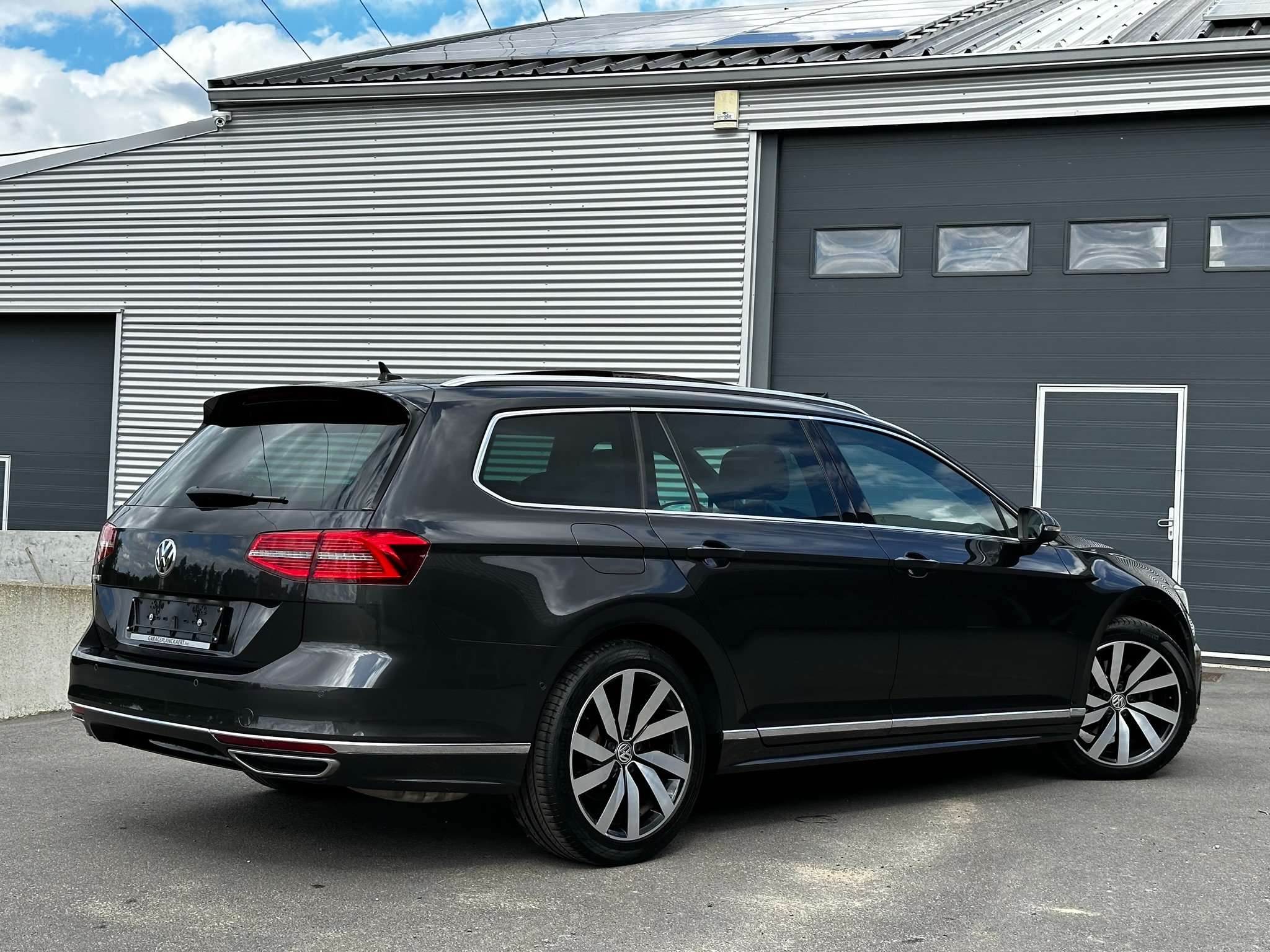 Volkswagen Passat Variant 1.4 TSI R-Line DSG/Pano dak/pdc/camera** Garage Planckaert