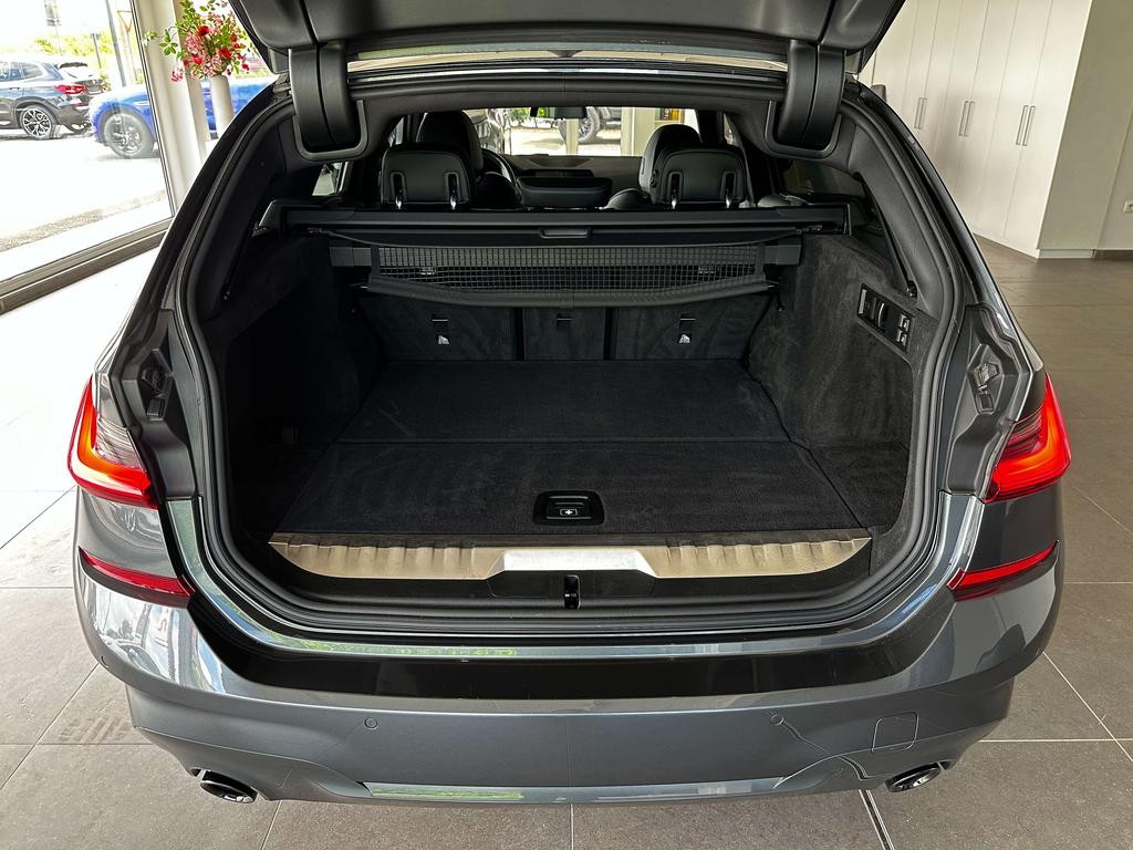 BMW 330 330e Touring *Pack M-Sport/Camera/Pano Dak/19''Alu Garage Planckaert