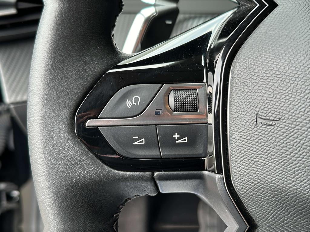 Peugeot 208 1.2i Benzine/Automaat *Carplay/Cruise/Navi/Airco* Garage Planckaert