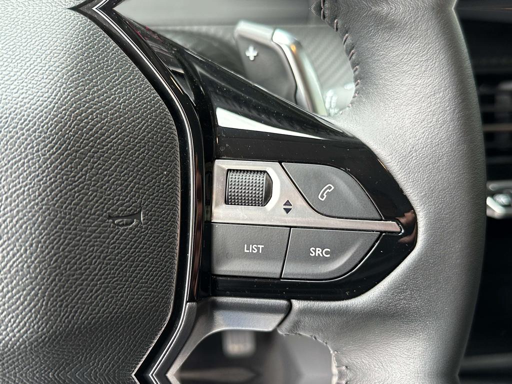 Peugeot 208 1.2i Benzine/Automaat *Carplay/Cruise/Navi/Airco* Garage Planckaert