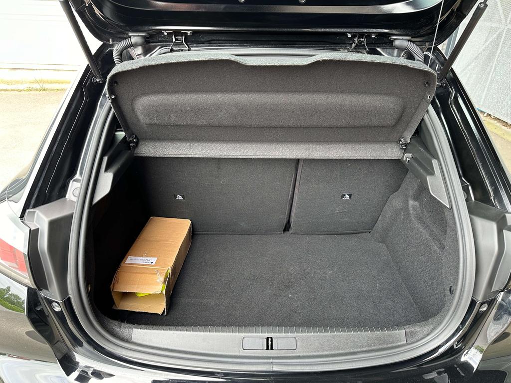 Peugeot 208 1.2i Benzine/Automaat *Carplay/Cruise/Navi/Airco* Garage Planckaert