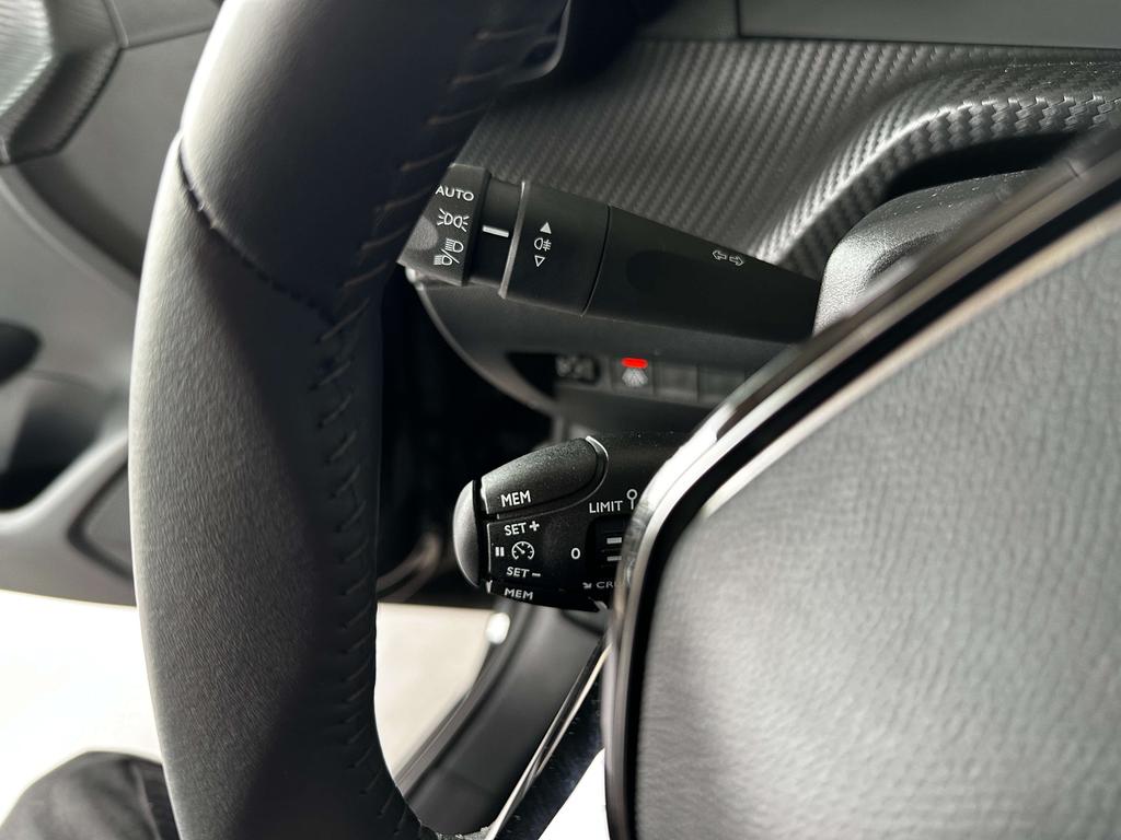 Peugeot 208 1.2i Benzine *Carplay/Cruise/Pdc/Navi/Bluetooth* Garage Planckaert