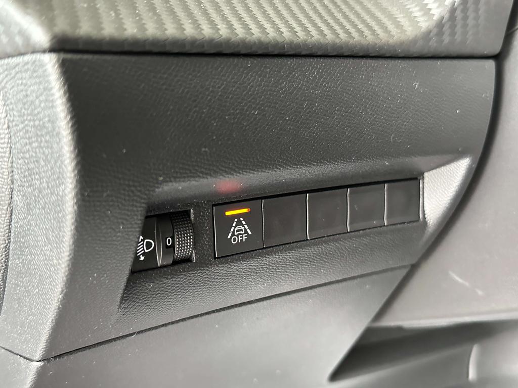 Peugeot 208 1.2i Benzine **Navi/pdc/Cruise/dab+/Carplay** Garage Planckaert