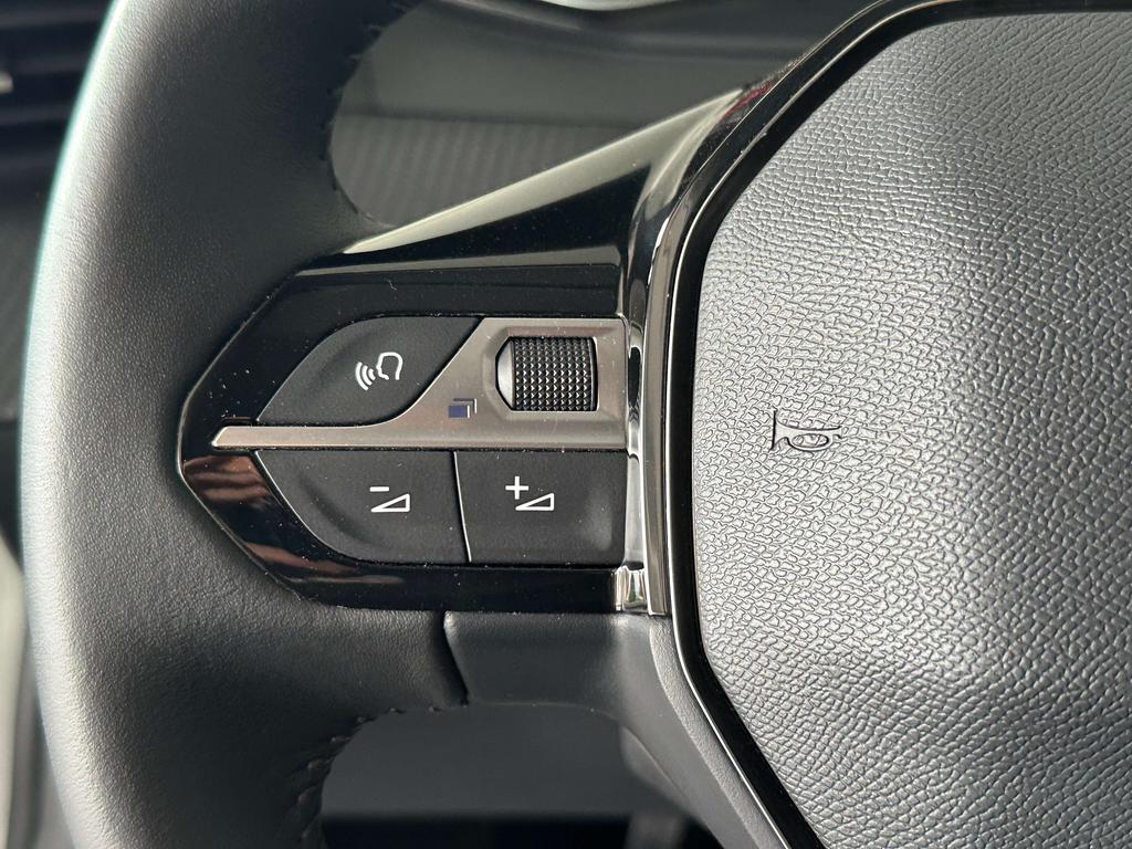 Peugeot 208 1.2i Benzine **Navi/pdc/Cruise/dab+/Carplay** Garage Planckaert