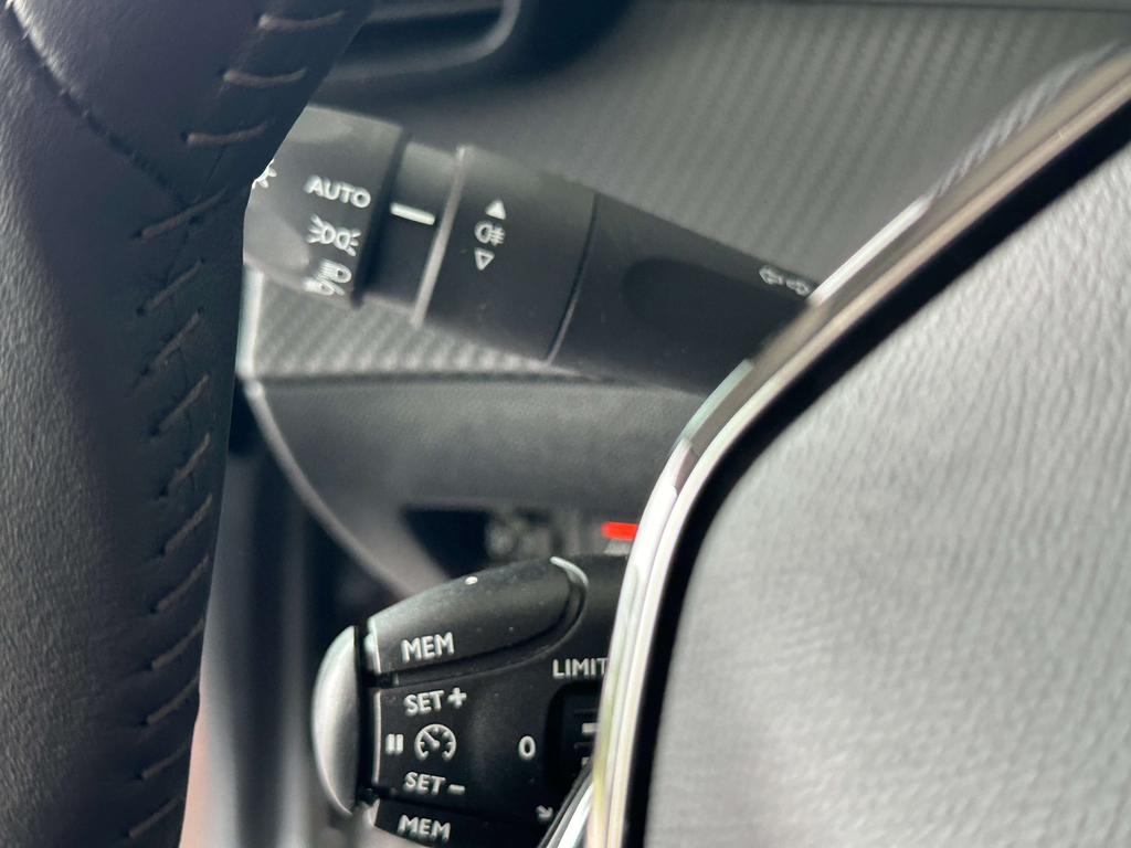 Peugeot 208 1.2i Benzine **Navi/pdc/Cruise/dab+/Carplay** Garage Planckaert