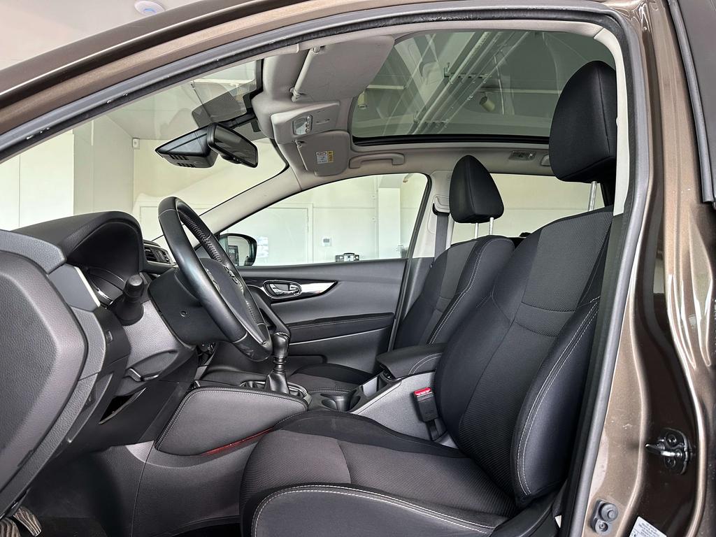 Nissan Qashqai 1.5 dCi 2WD *Camera /18'' alu/pano dak/Navi/pdc* Garage Planckaert