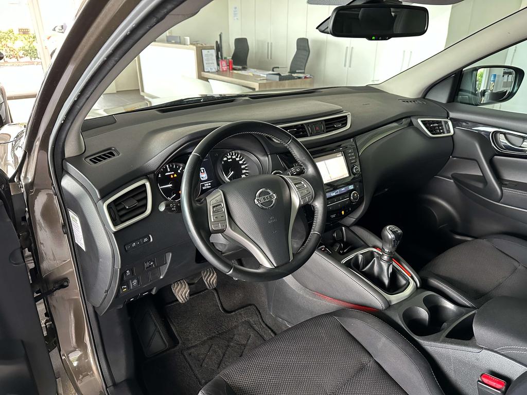 Nissan Qashqai 1.5 dCi 2WD *Camera /18'' alu/pano dak/Navi/pdc* Garage Planckaert