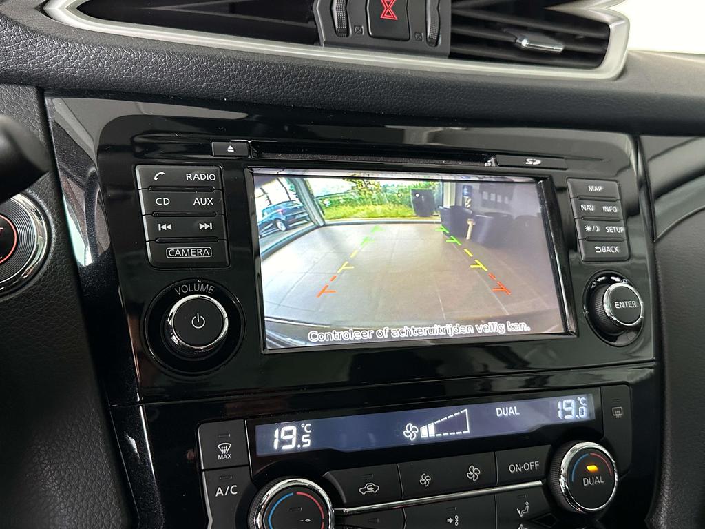 Nissan Qashqai 1.5 dCi 2WD *Camera /18'' alu/pano dak/Navi/pdc* Garage Planckaert
