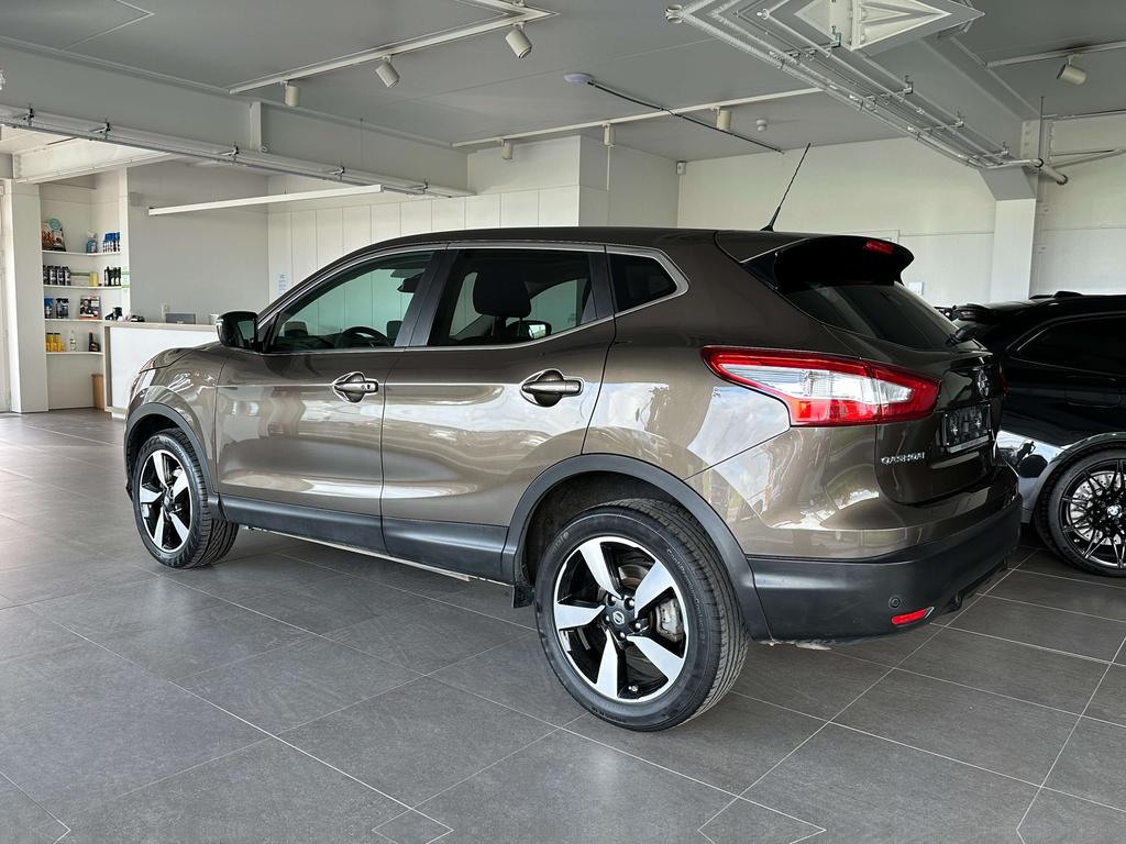 Nissan Qashqai 1.5 dCi 2WD *Camera /18'' alu/pano dak/Navi/pdc* Garage Planckaert