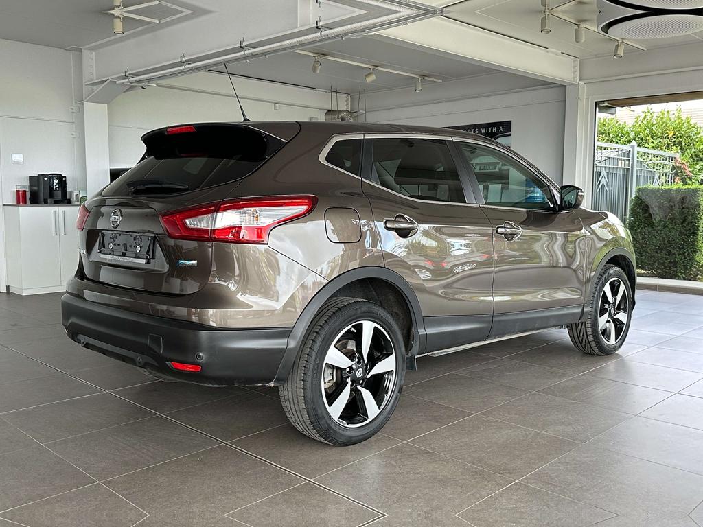 Nissan Qashqai 1.5 dCi 2WD *Camera /18'' alu/pano dak/Navi/pdc* Garage Planckaert