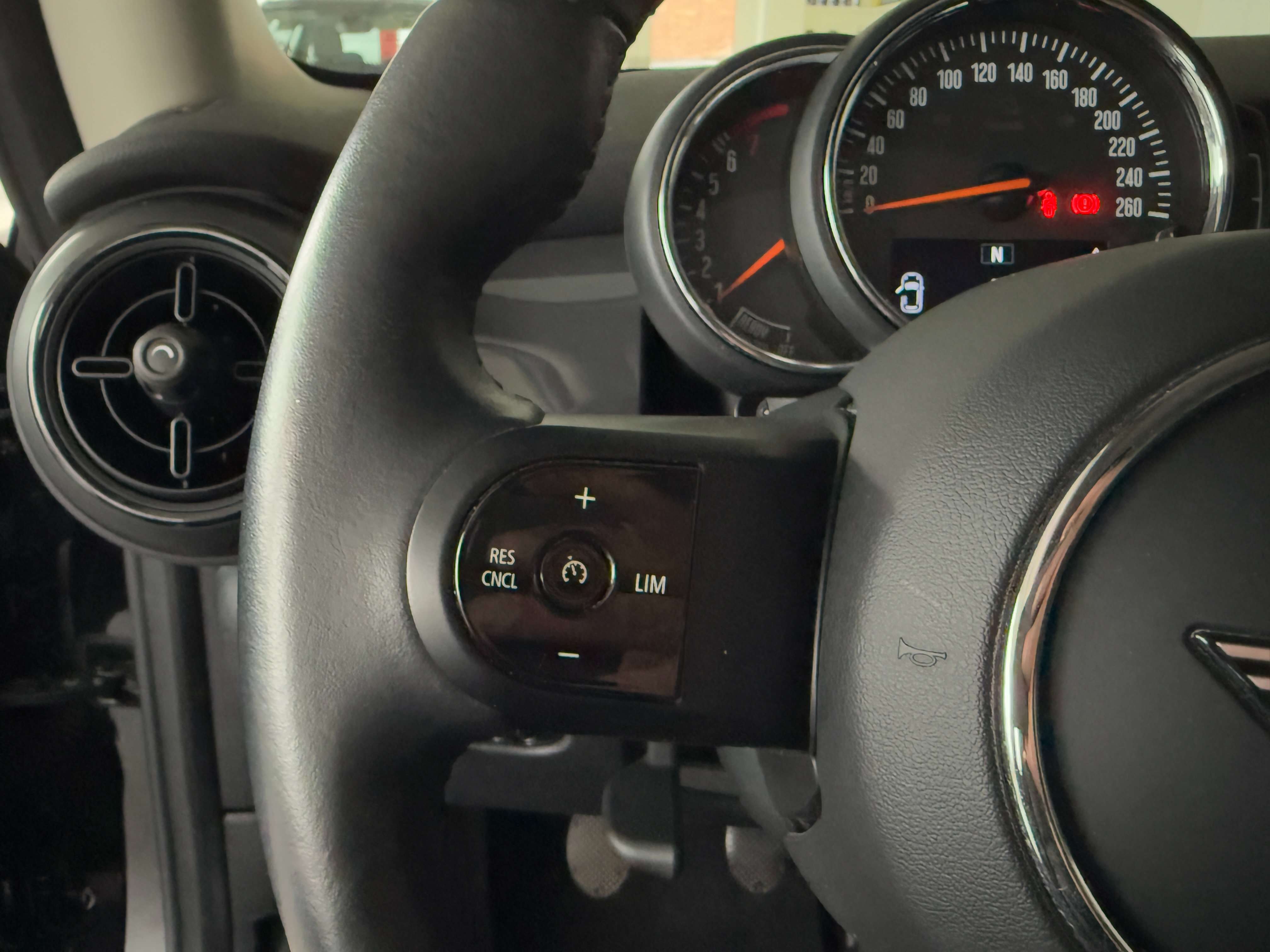 MINI One Cooper 1.5 **Navi/Carplay/Full Led/Cruise** Garage Planckaert