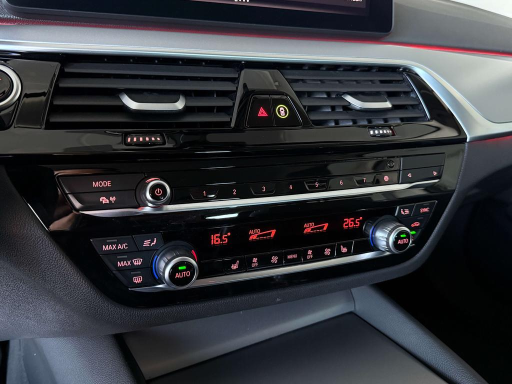 BMW 520 Touring dA MHEV *Carplay/Leder/Camera/Pdc/Led* Garage Planckaert